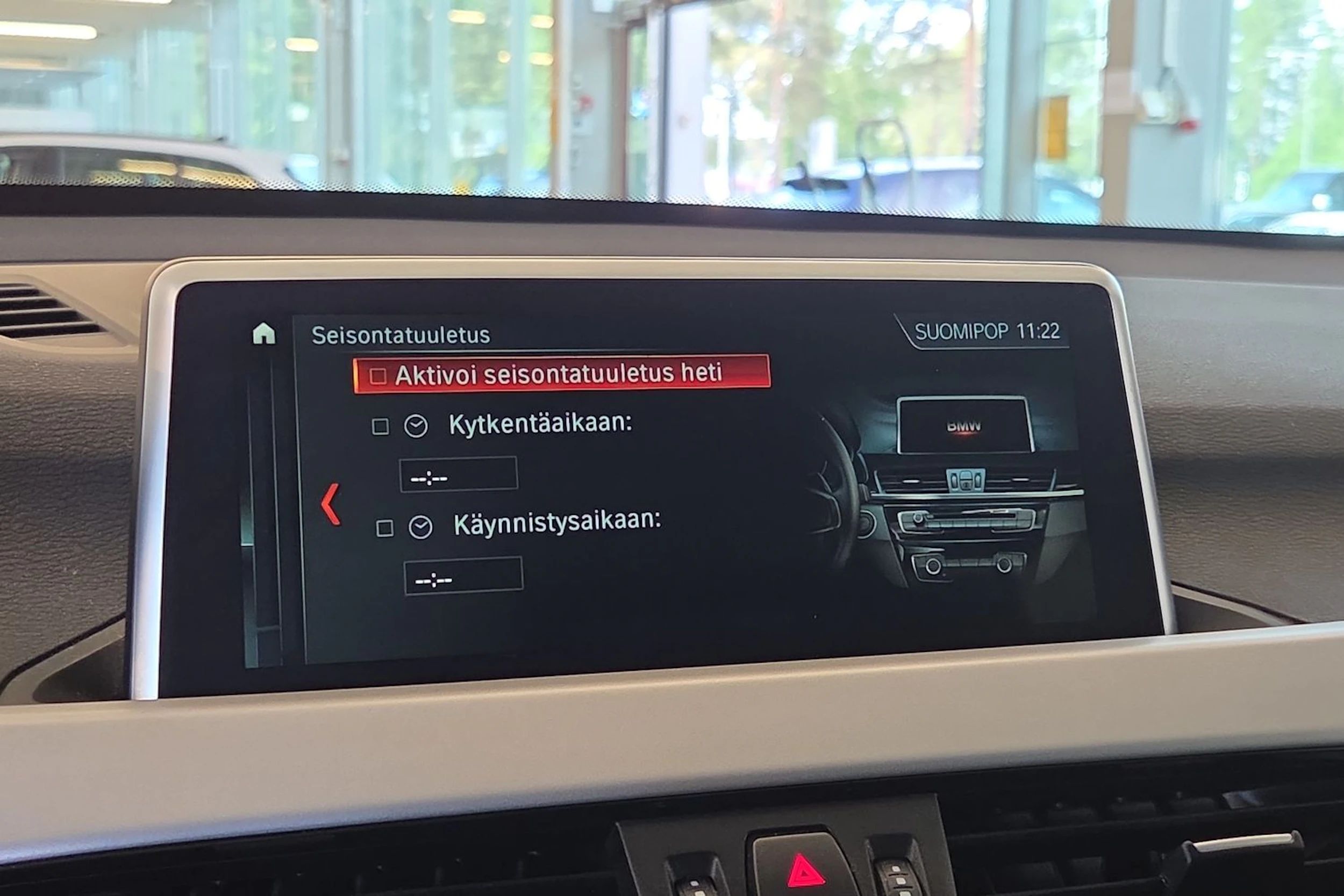musta BMW X1 2019 kuva 16.