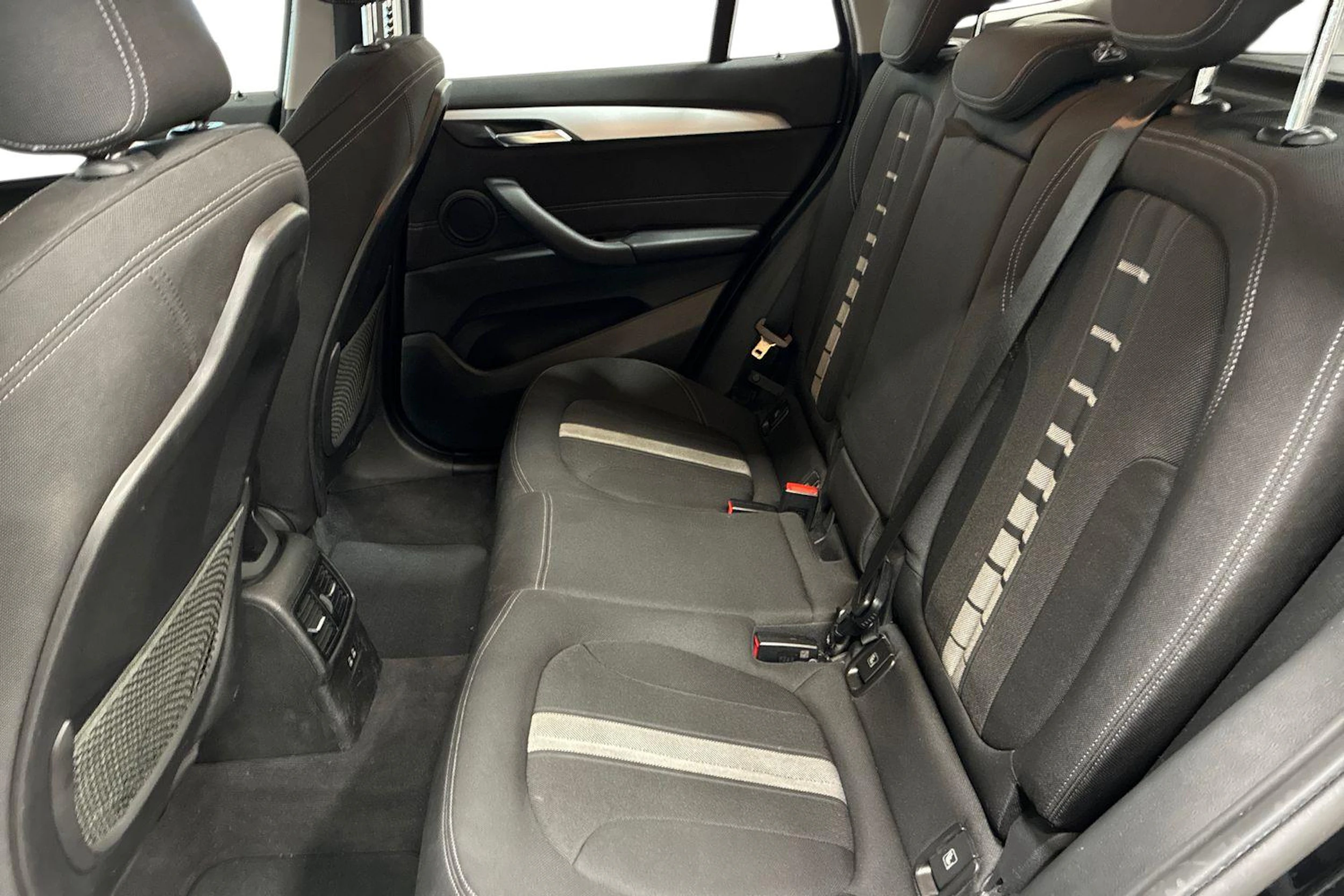 musta BMW X1 2020 kuva 8.