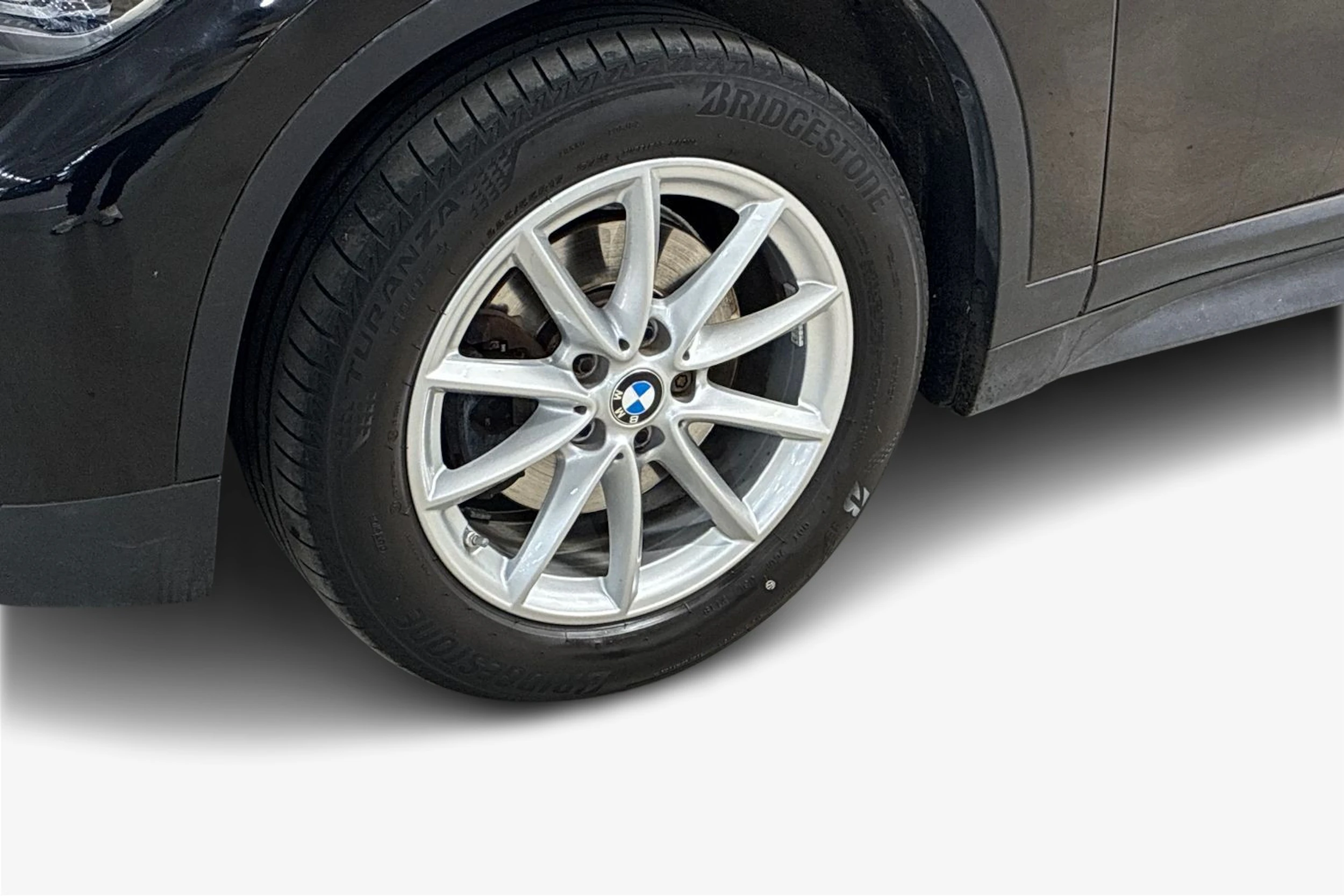 musta BMW X1 2020 kuva 9.