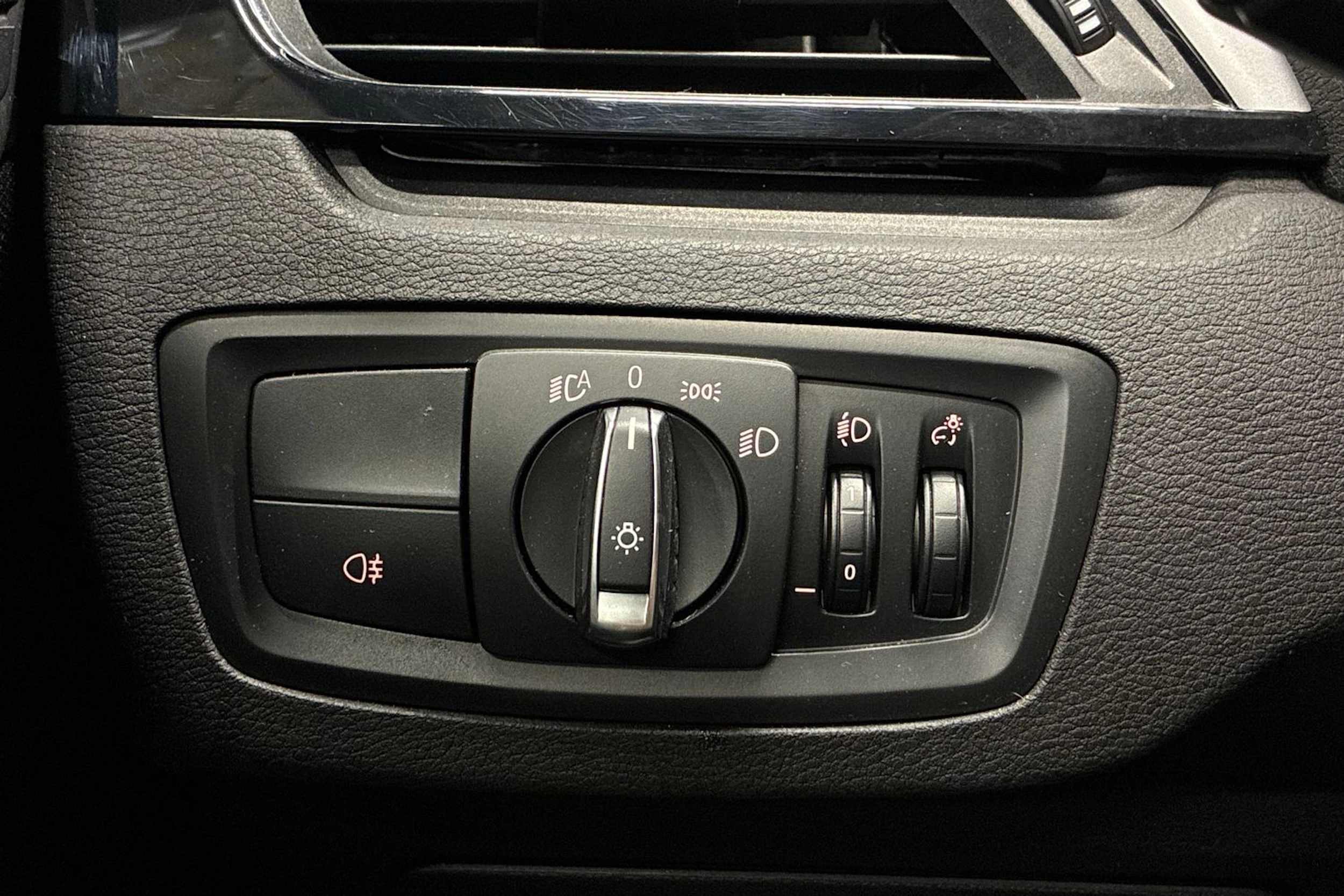 musta BMW X1 2020 kuva 15.