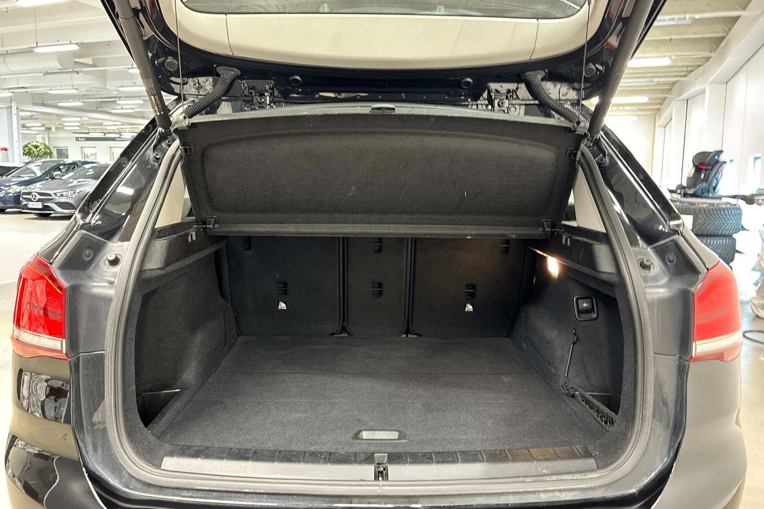 musta BMW X1 2020 kuva 22.