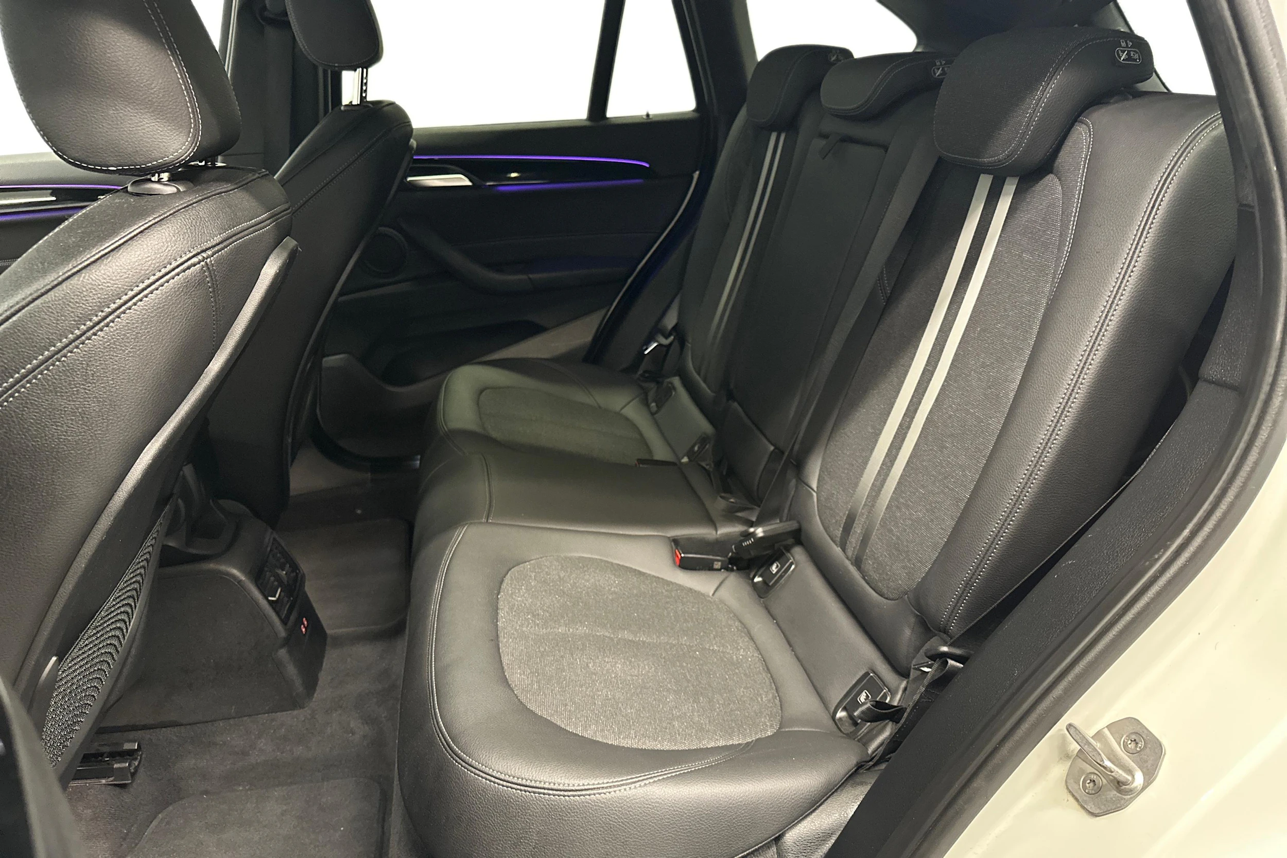 valkoinen BMW X1 2020 kuva 8.