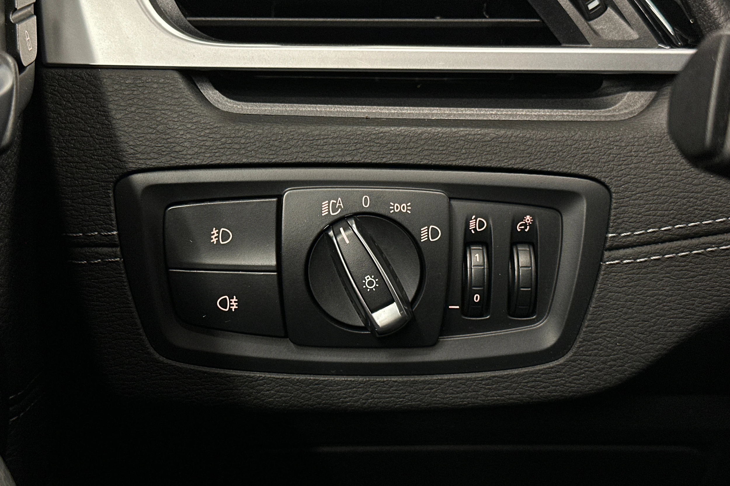 valkoinen BMW X1 2020 kuva 14.