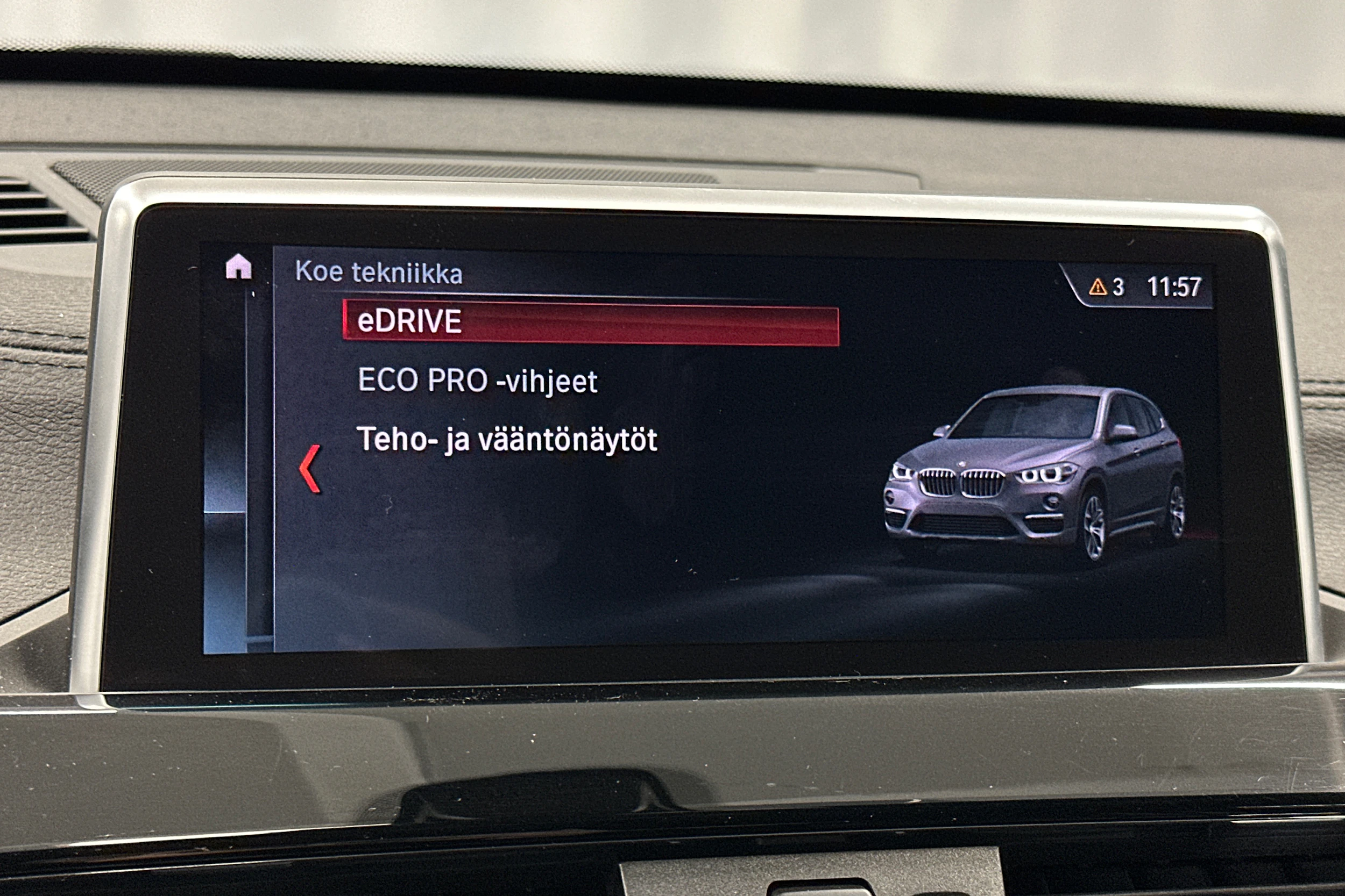 valkoinen BMW X1 2020 kuva 28.