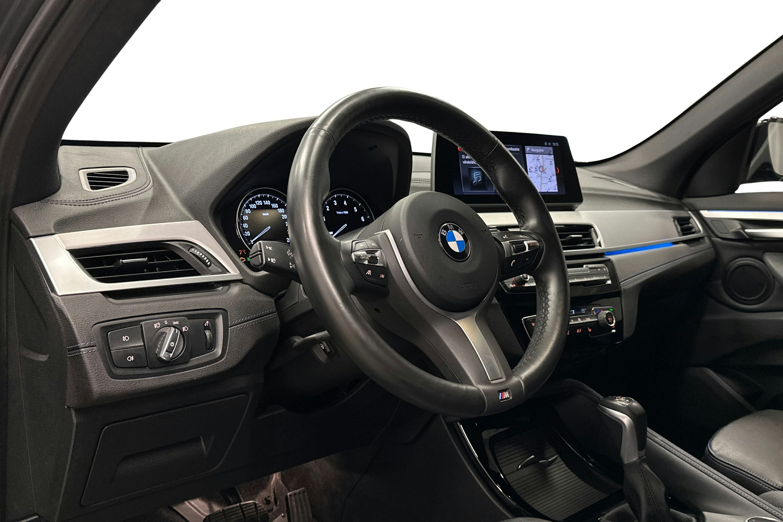 harmaa BMW X1 2021 kuva 6.