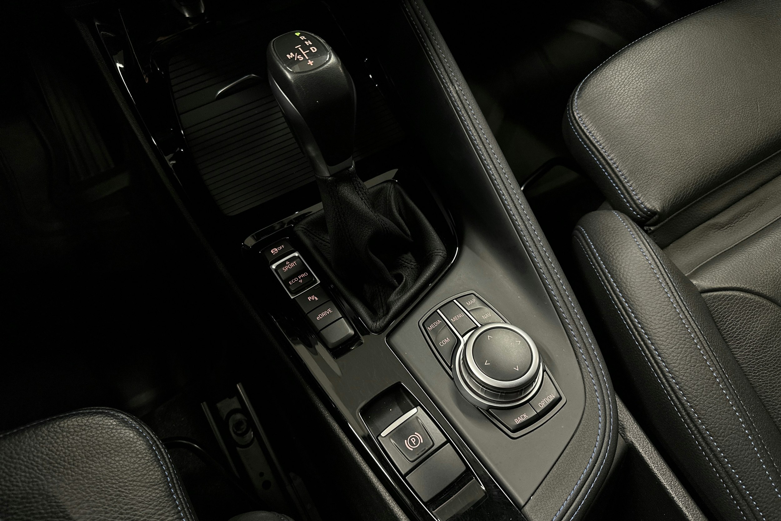 harmaa BMW X1 2021 kuva 18.