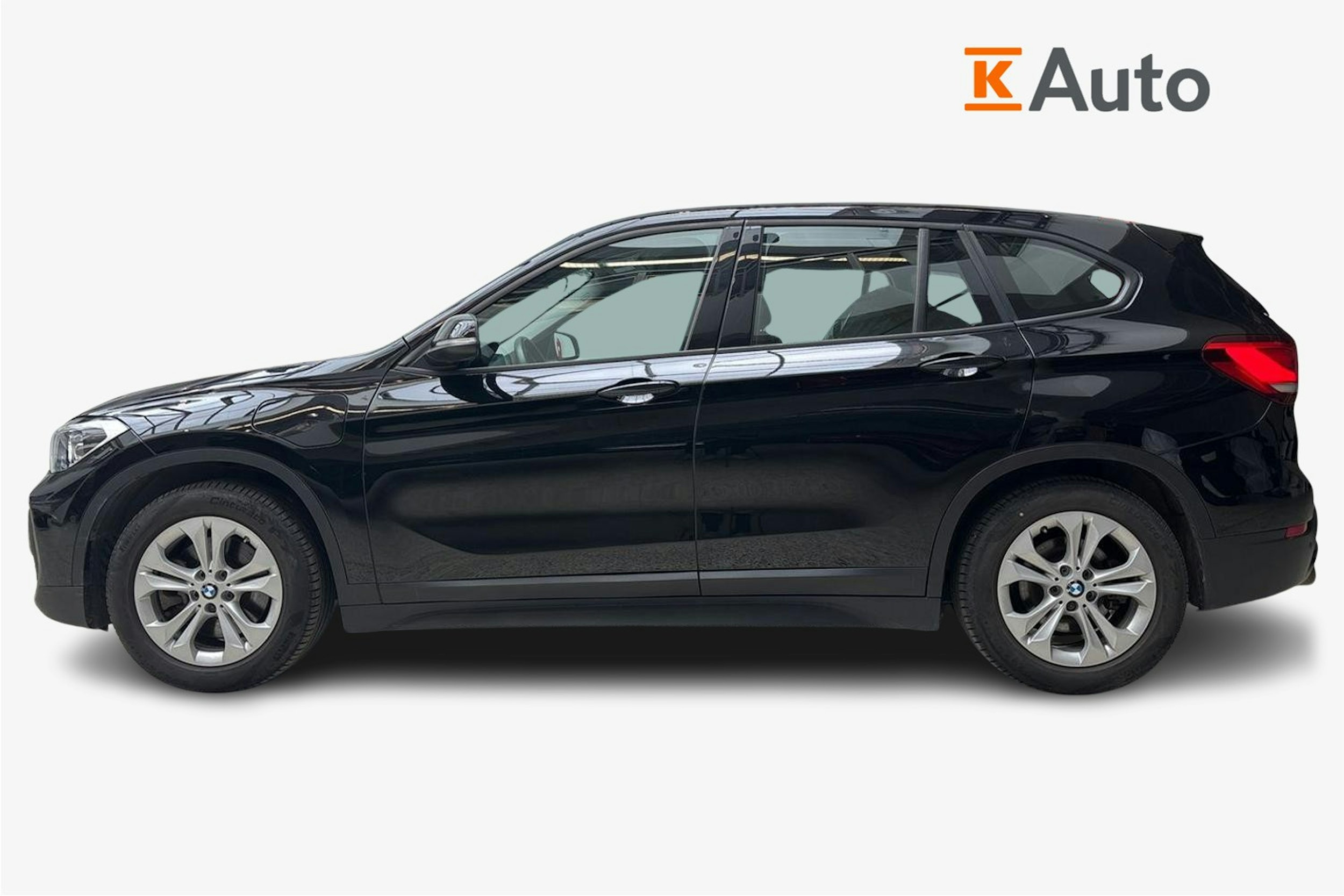 musta BMW X1 2020 kuva 6.