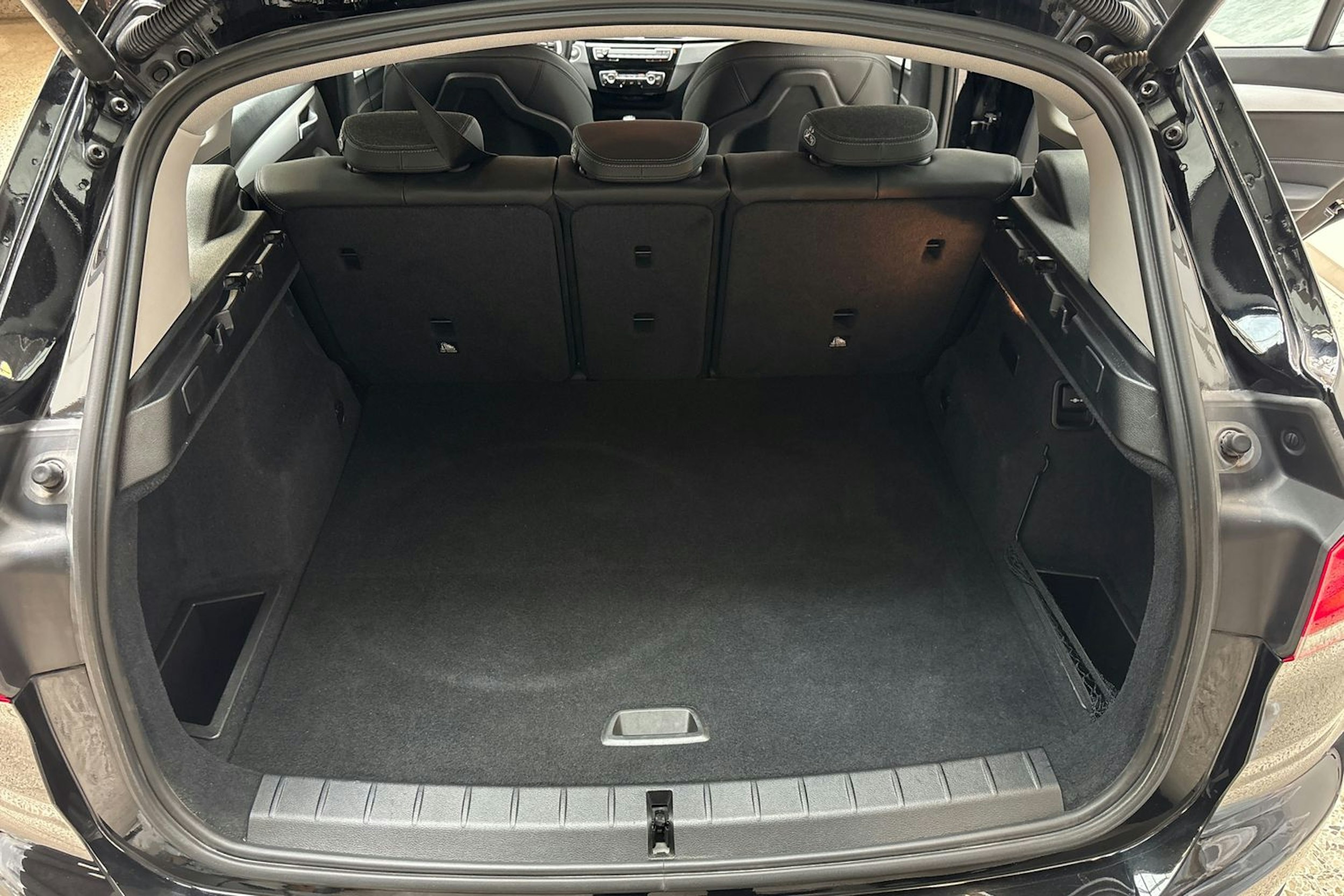 musta BMW X1 2020 kuva 14.
