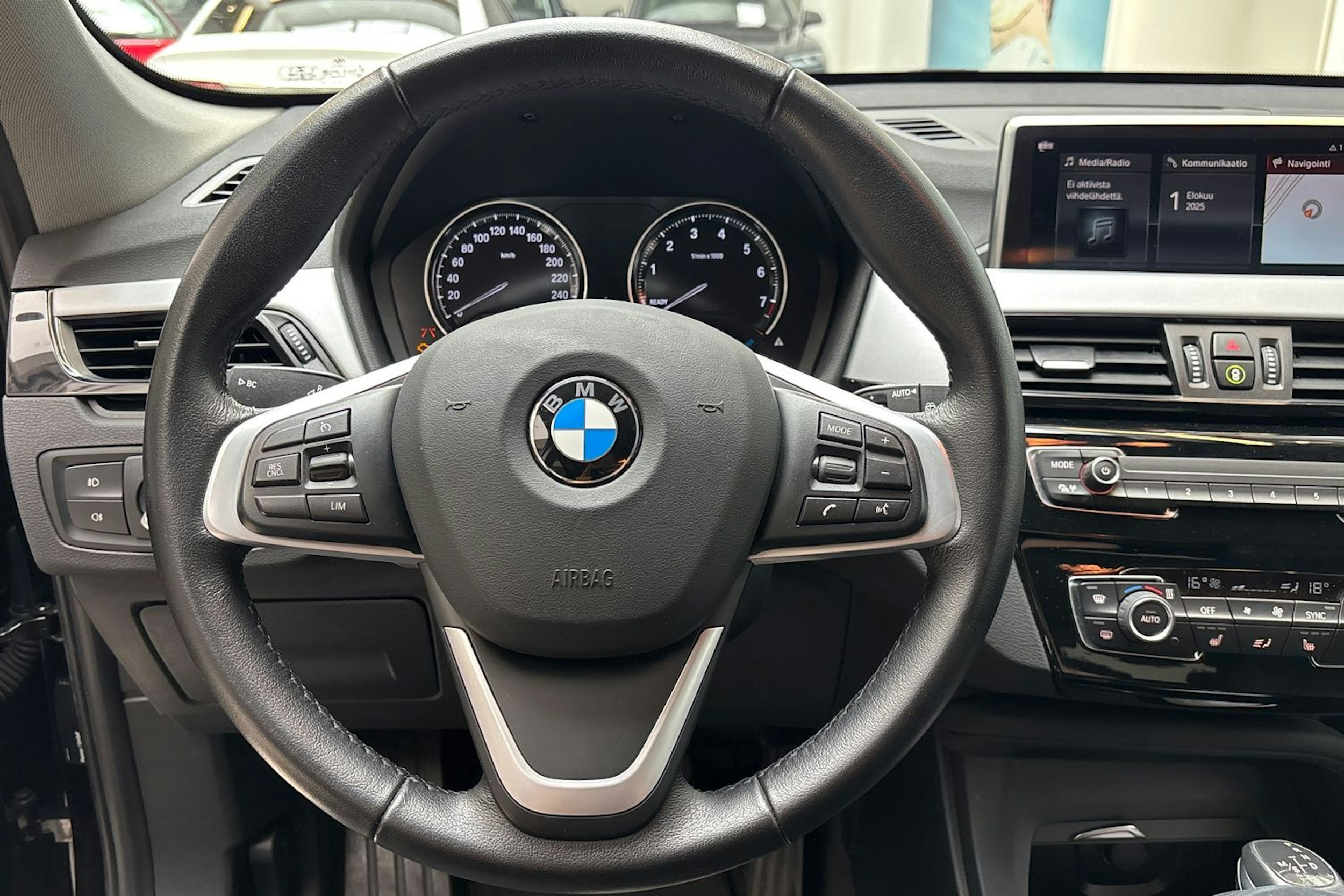 musta BMW X1 2020 kuva 15.