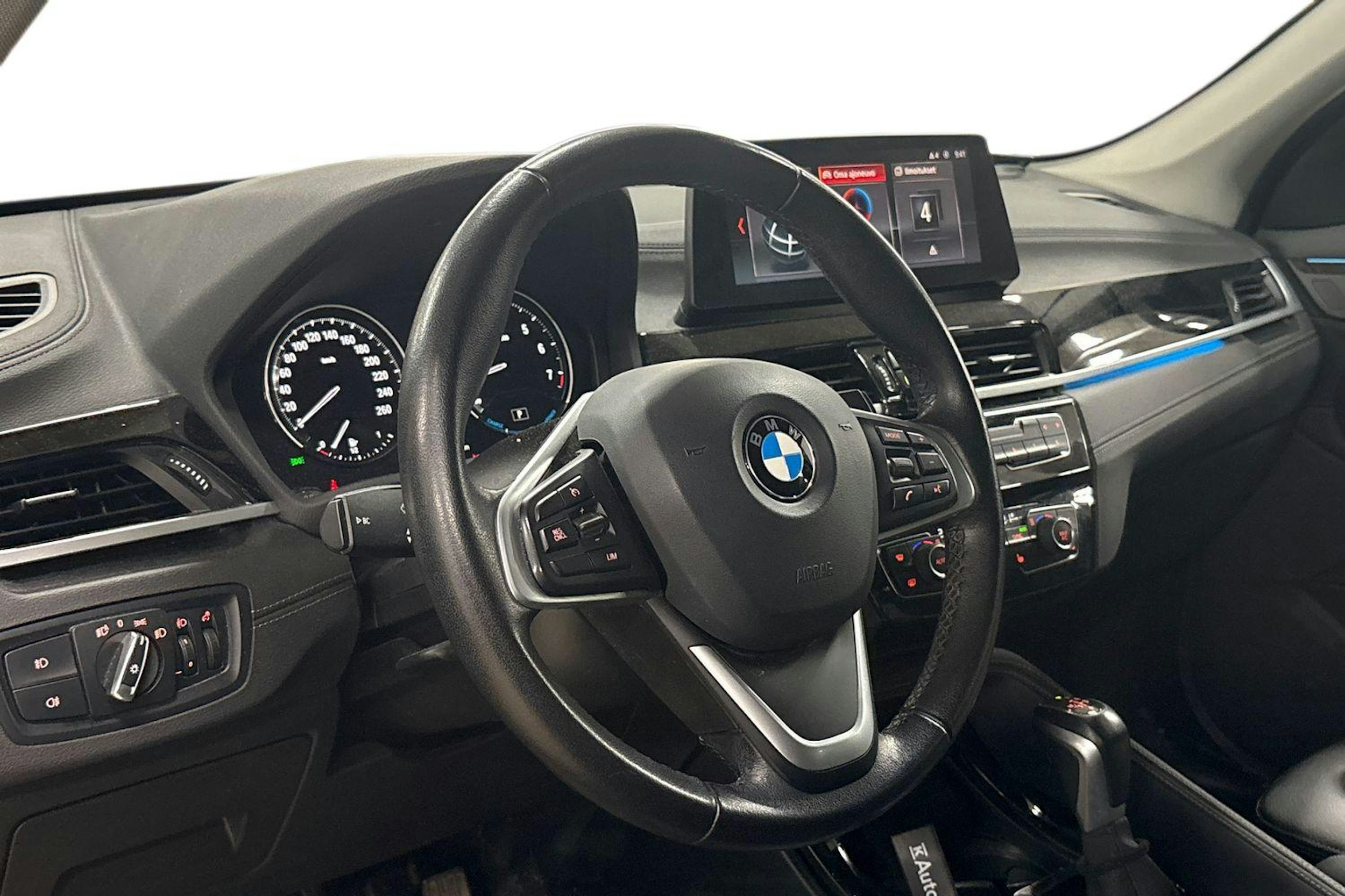 Musta BMW X1 2021 kuva 3.