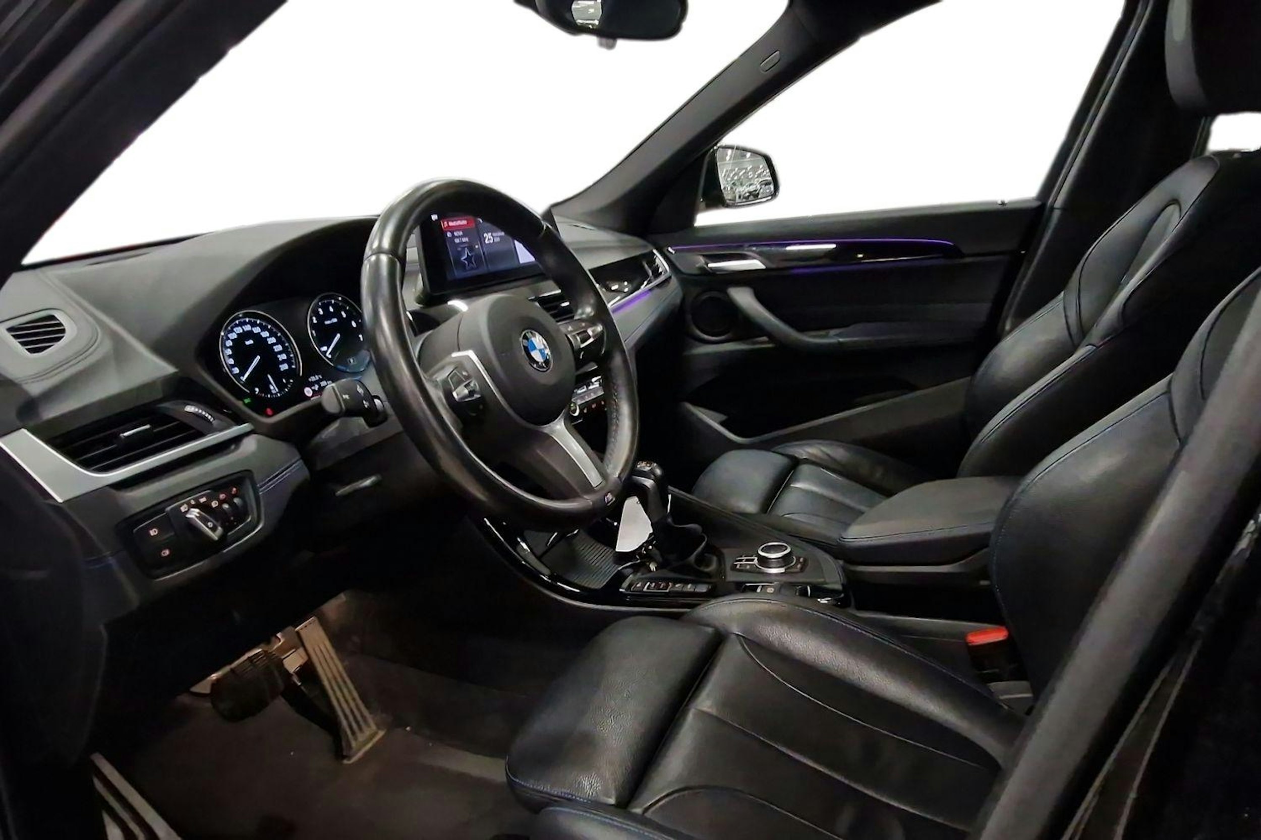 musta BMW X1 2021 kuva 3.