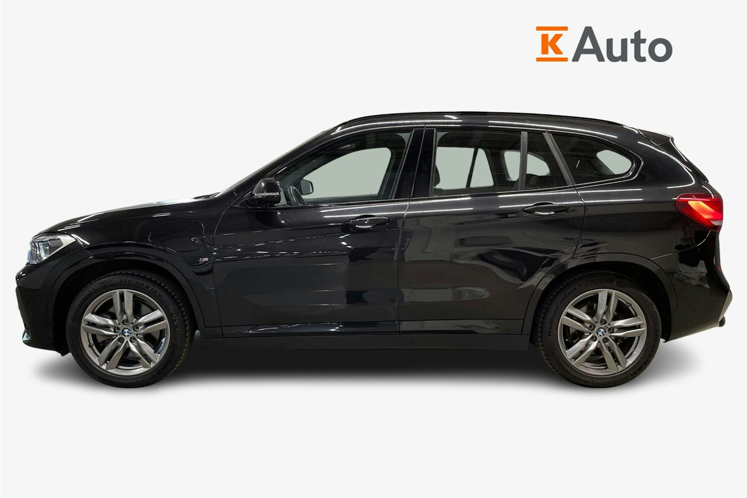 musta BMW X1 2021 kuva 5.