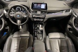 musta BMW X1 2021 kuva 7.