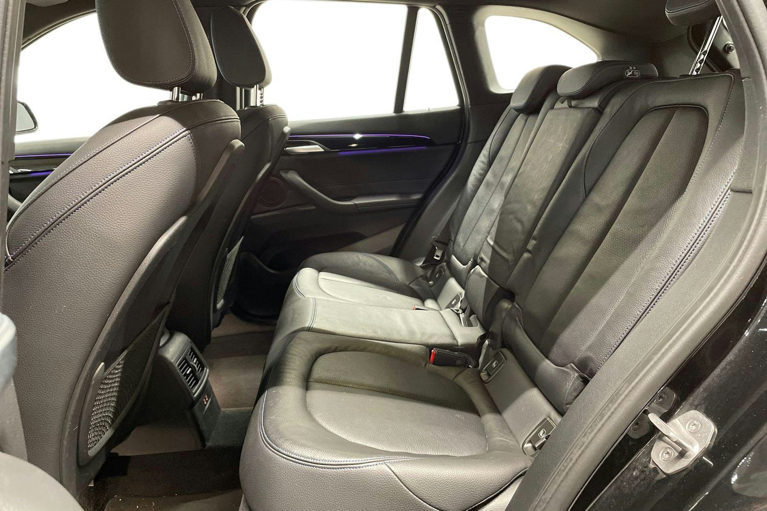 musta BMW X1 2021 kuva 8.