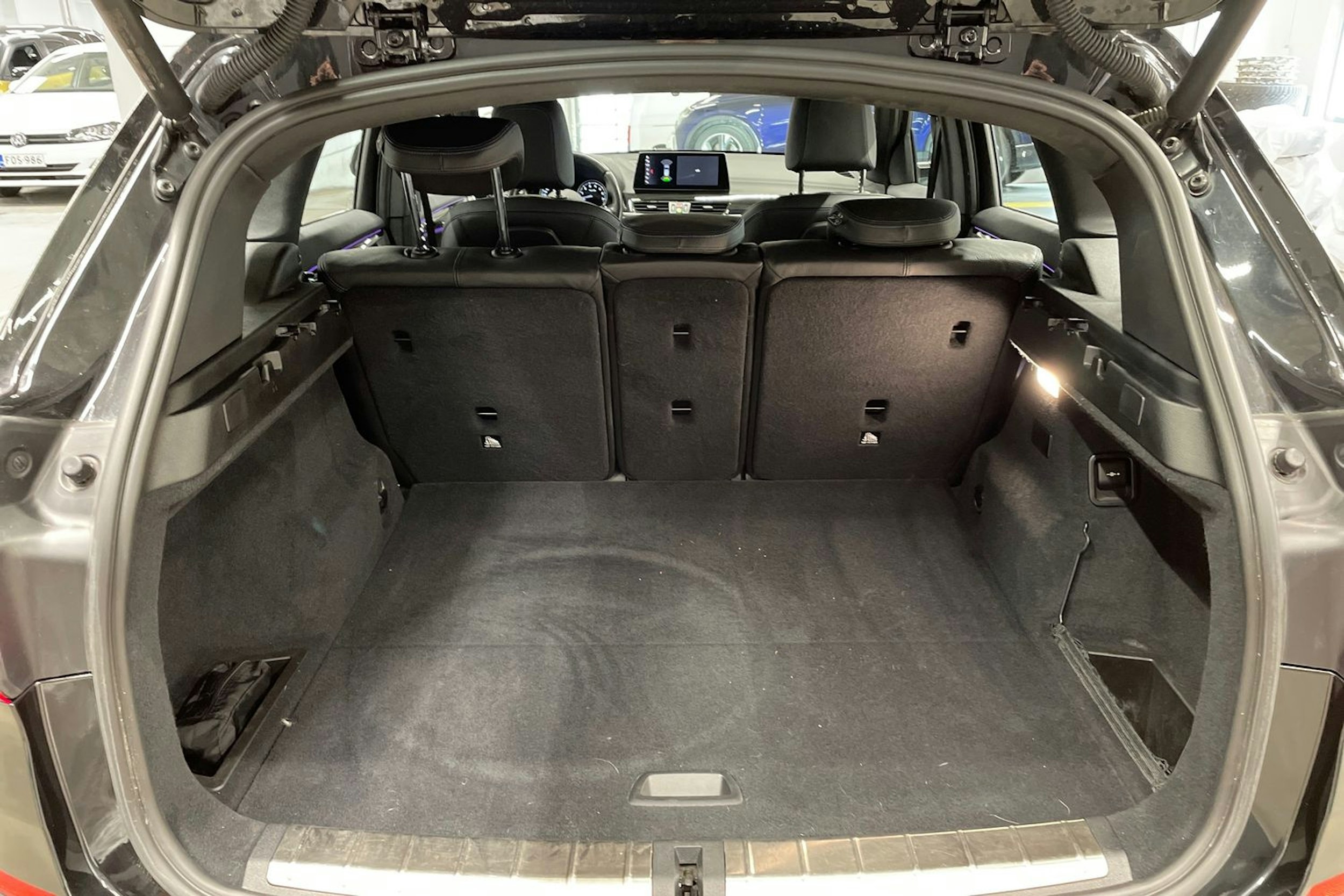 musta BMW X1 2021 kuva 12.