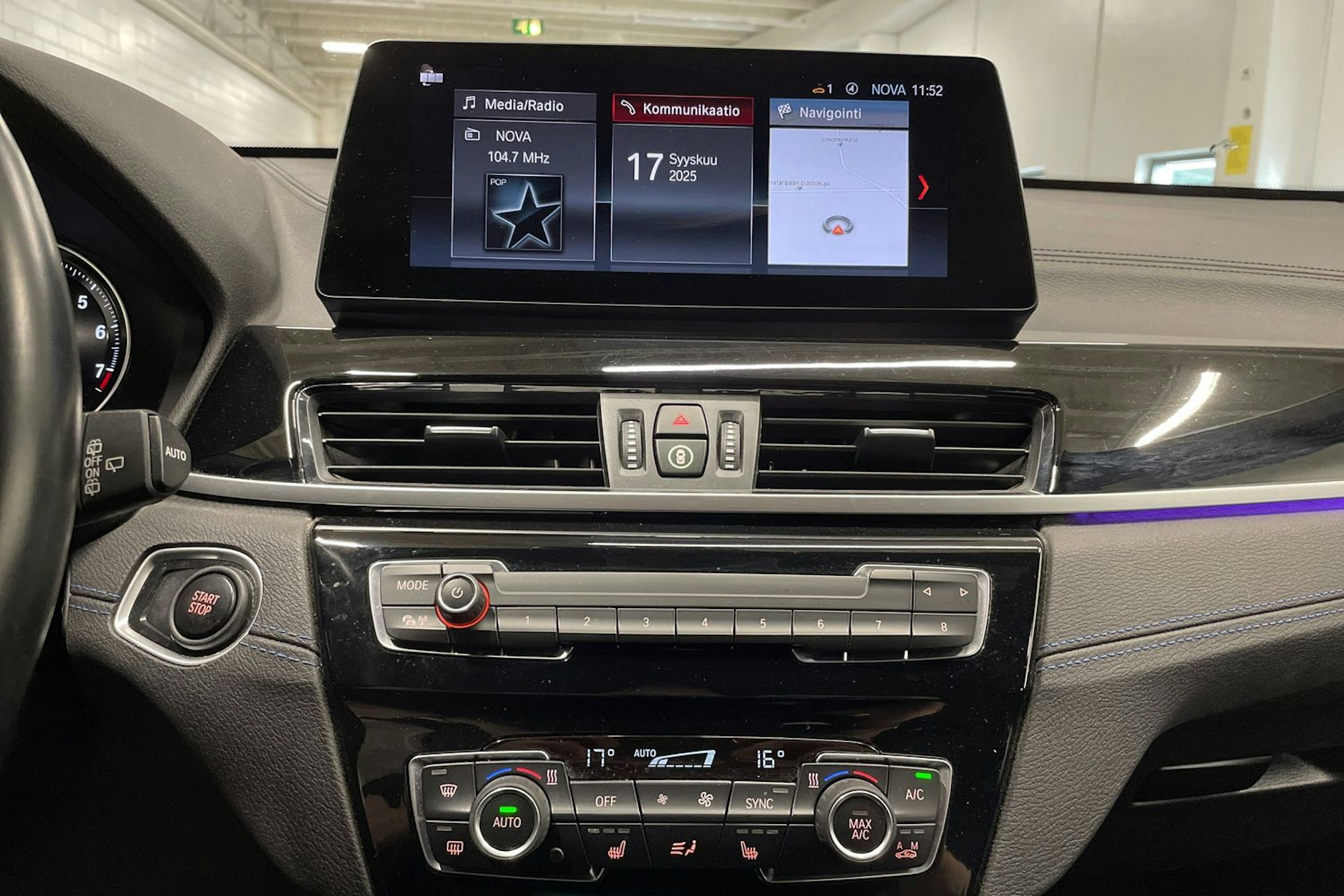 musta BMW X1 2021 kuva 14.