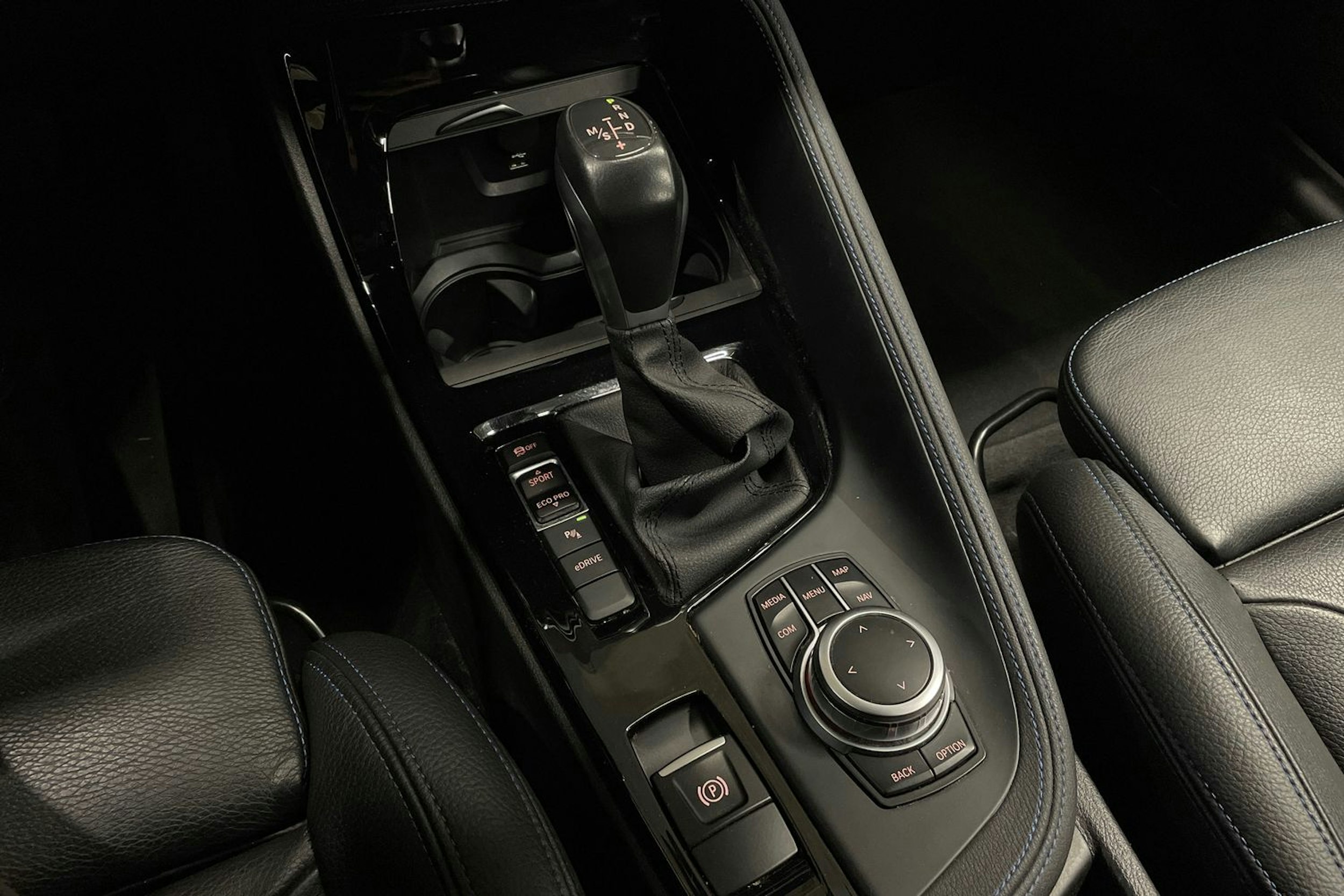 musta BMW X1 2021 kuva 19.