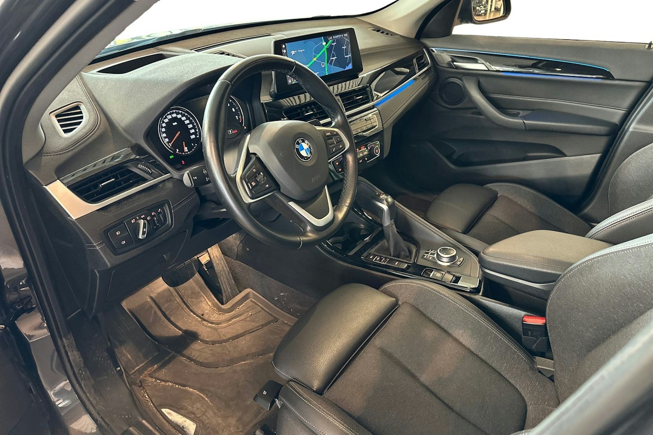 harmaa BMW X1 2021 kuva 3.
