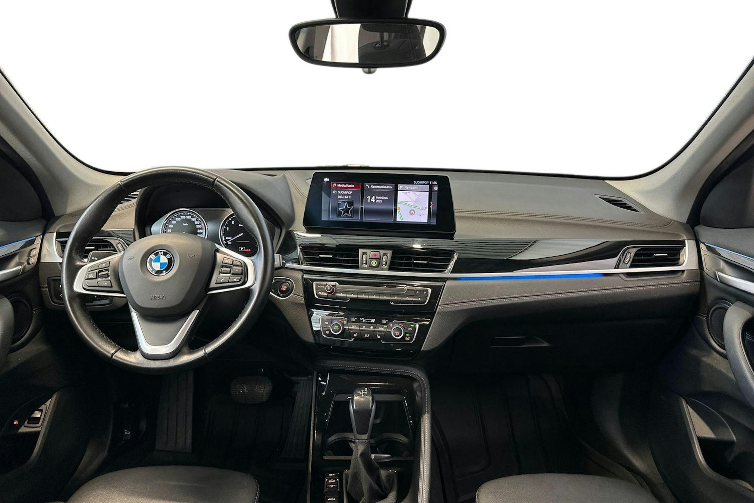 harmaa BMW X1 2021 kuva 9.