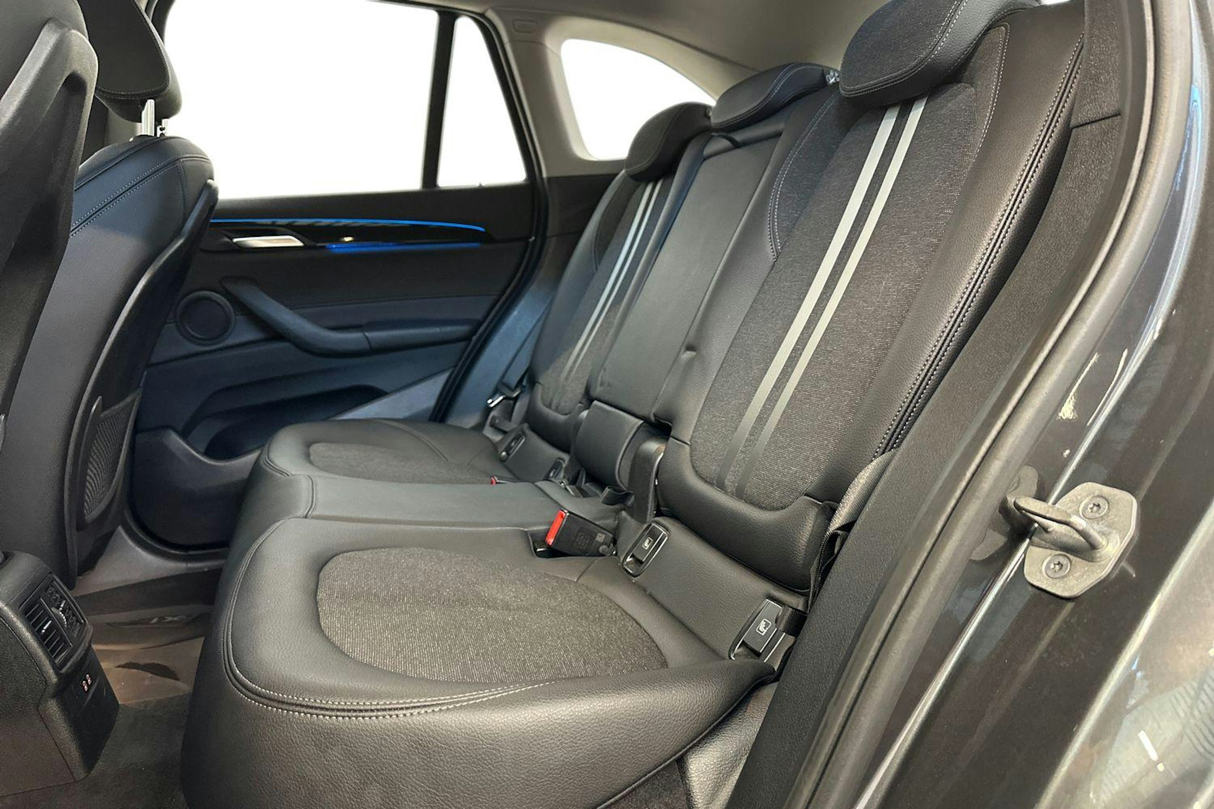 harmaa BMW X1 2021 kuva 10.