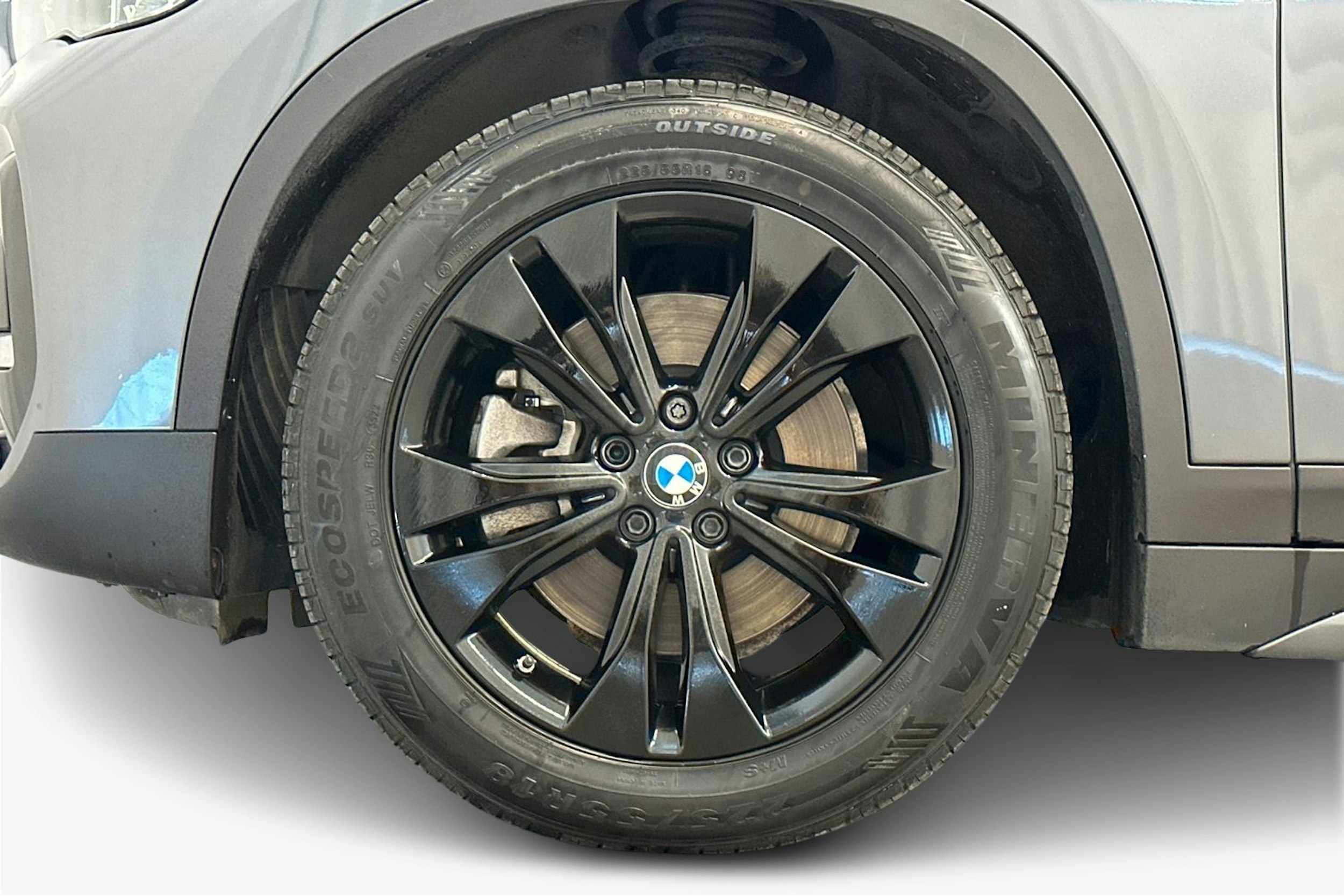 harmaa BMW X1 2021 kuva 11.