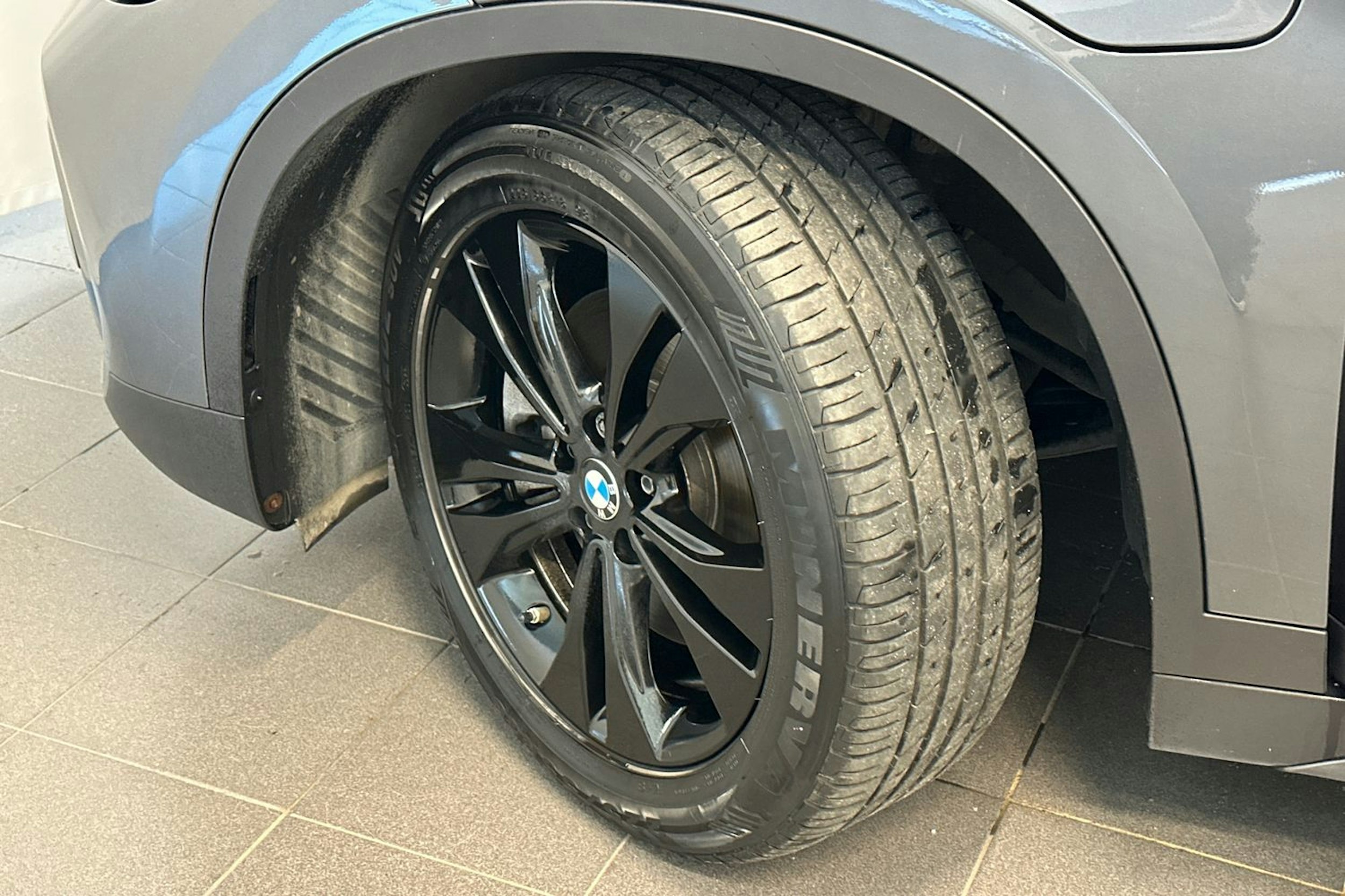 harmaa BMW X1 2021 kuva 13.