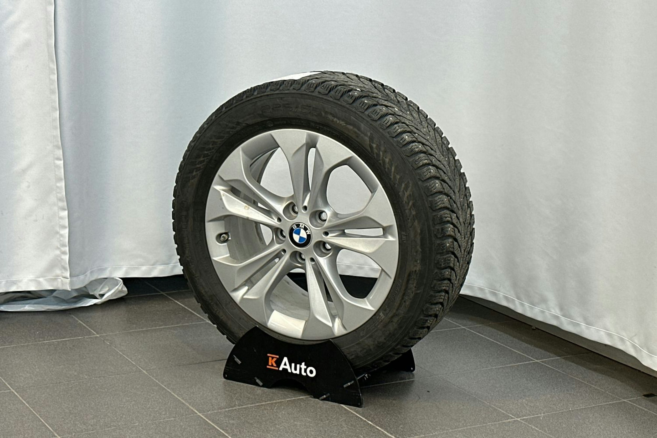 harmaa BMW X1 2021 kuva 14.