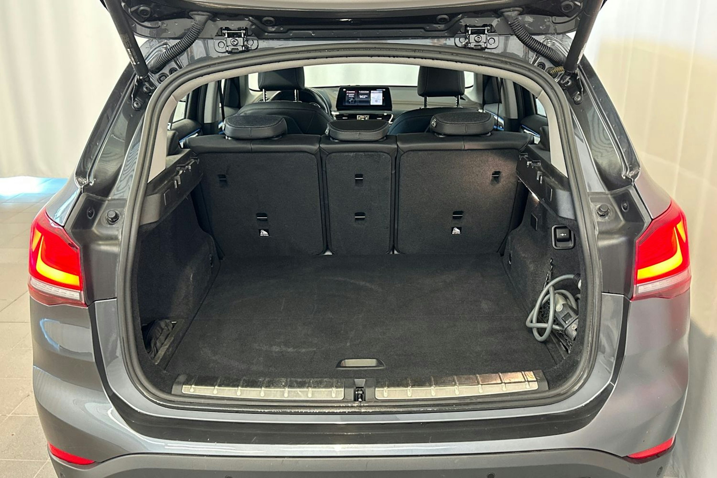 harmaa BMW X1 2021 kuva 15.
