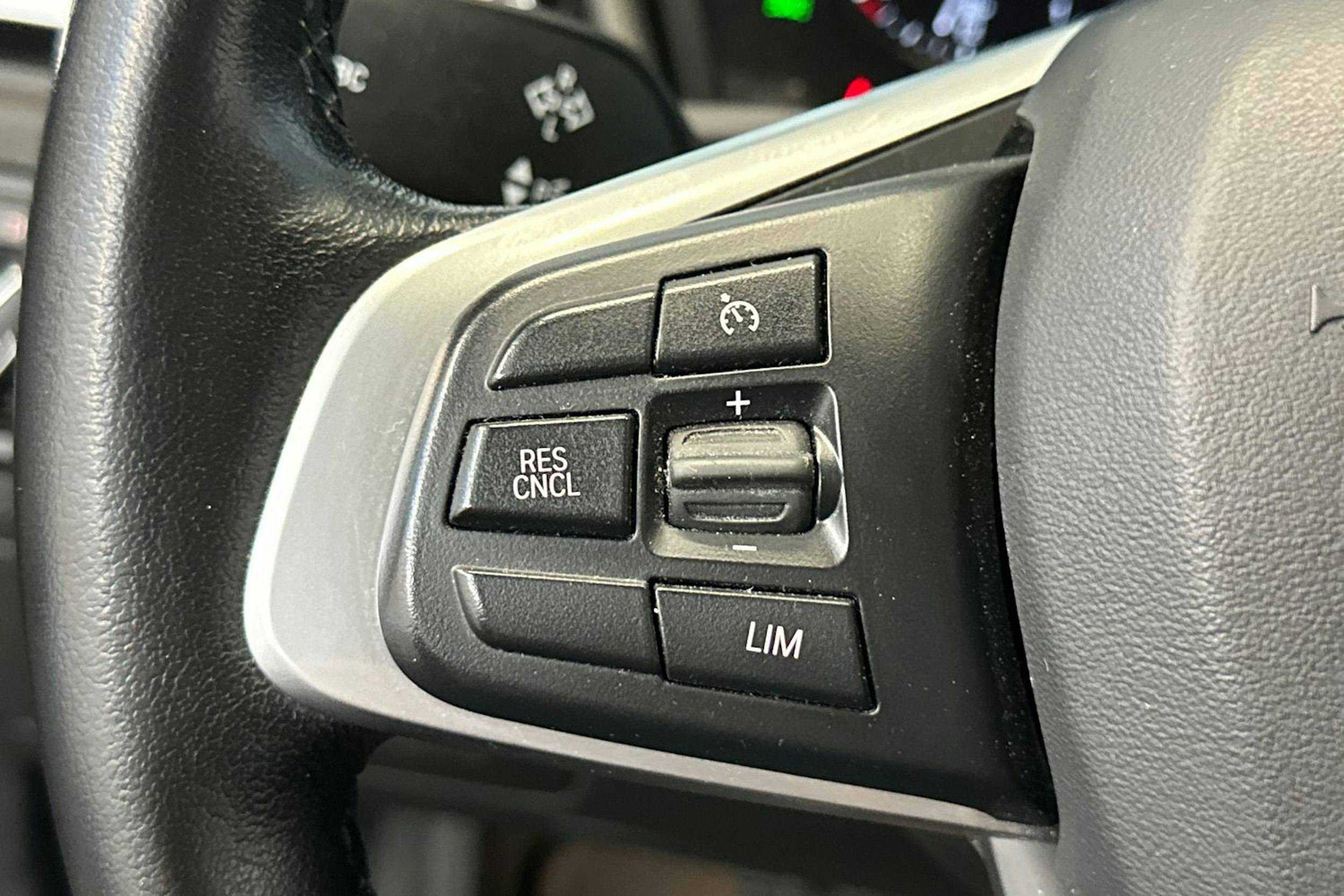 harmaa BMW X1 2021 kuva 19.