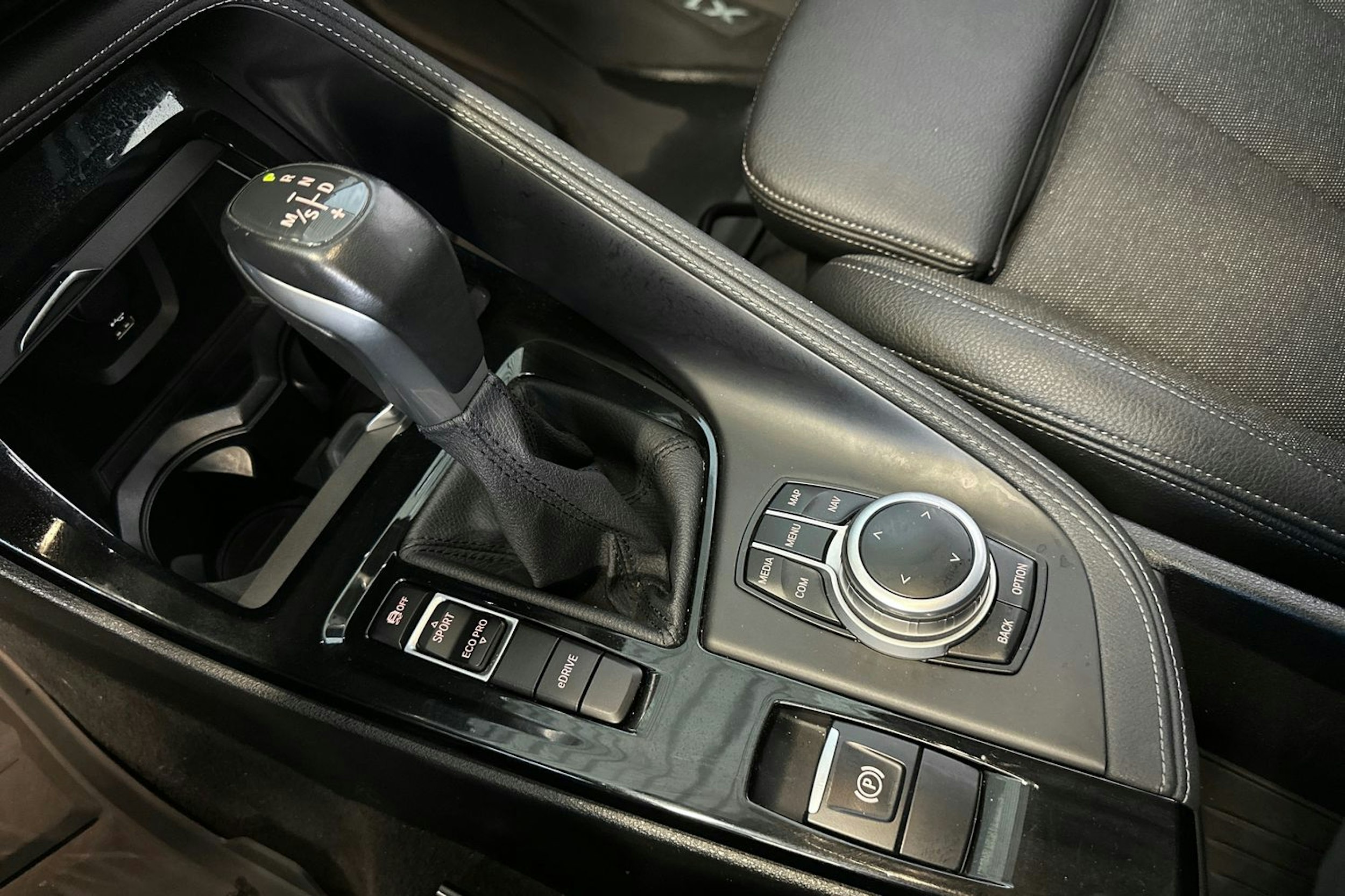 harmaa BMW X1 2021 kuva 22.