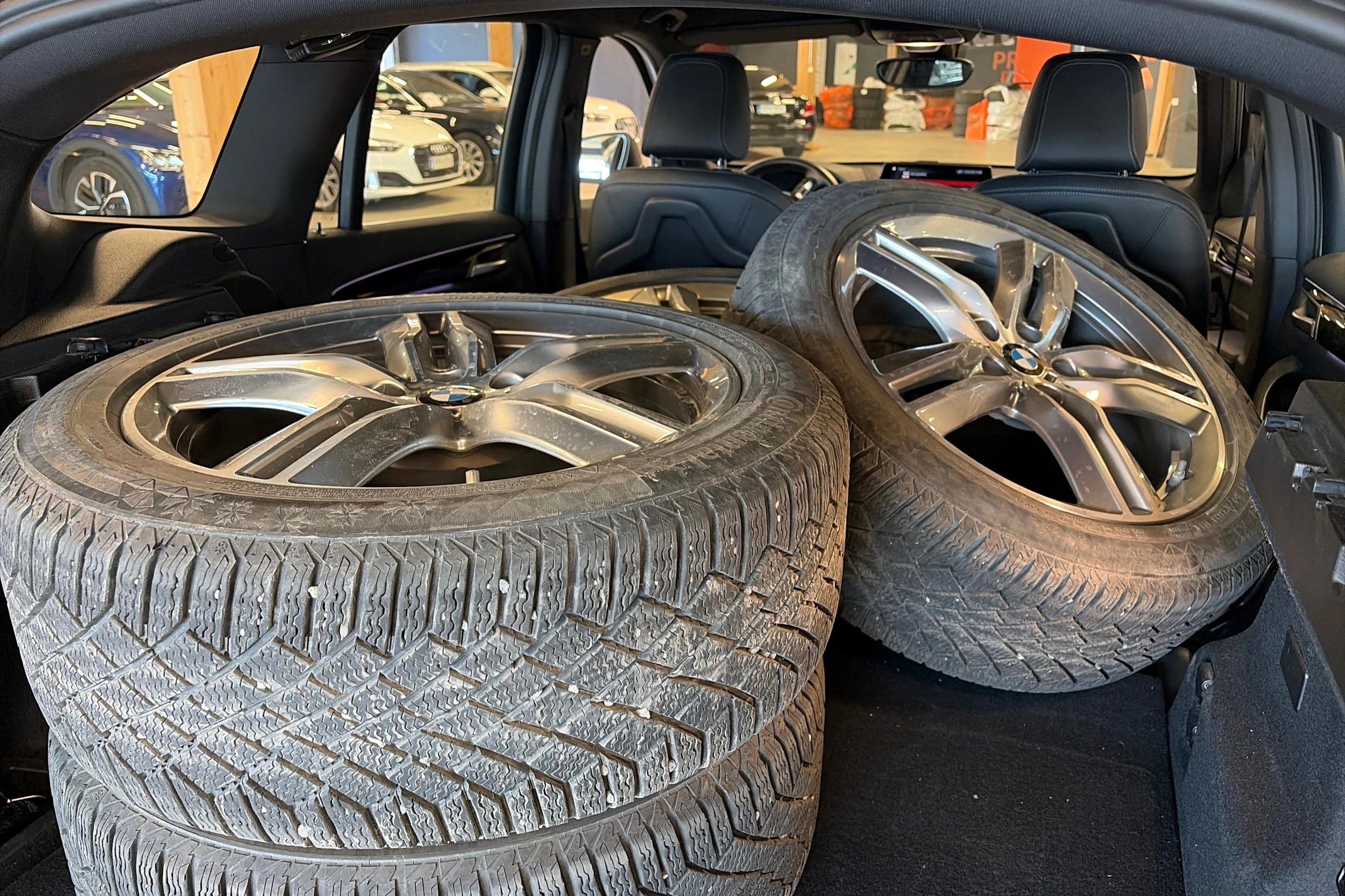 valkoinen BMW X1 2021 kuva 6.