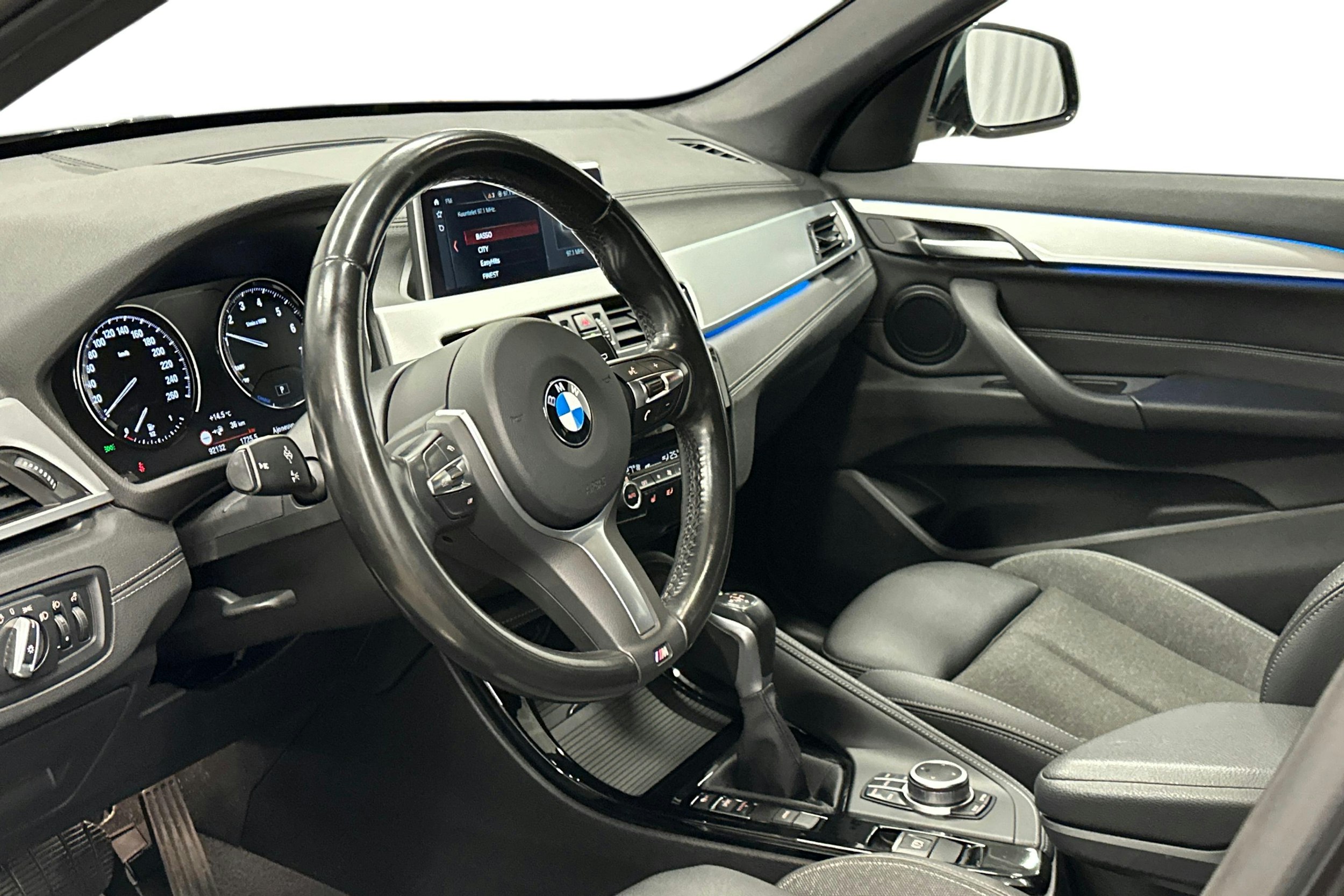 harmaa BMW X1 2021 kuva 6.
