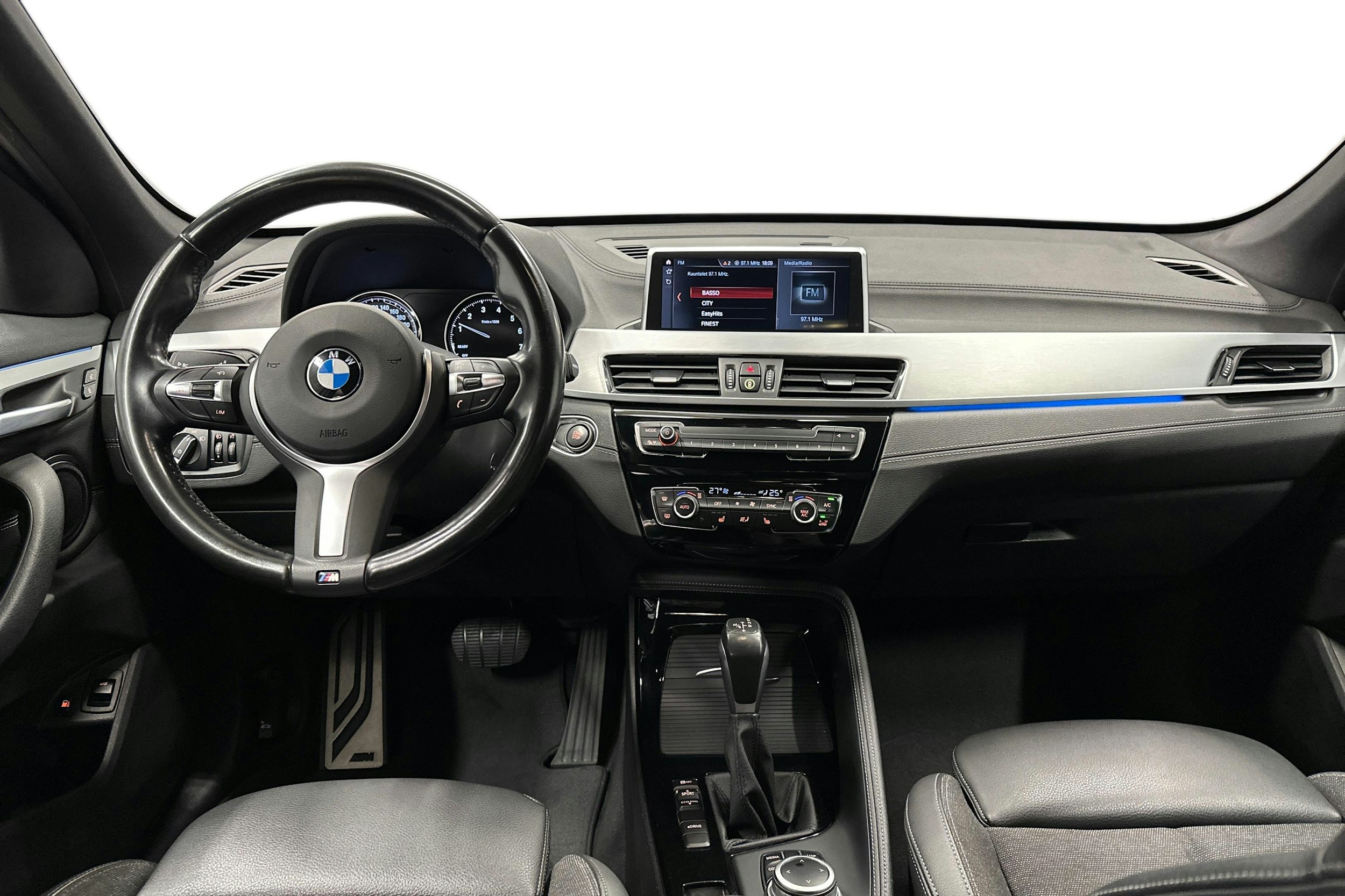 harmaa BMW X1 2021 kuva 7.
