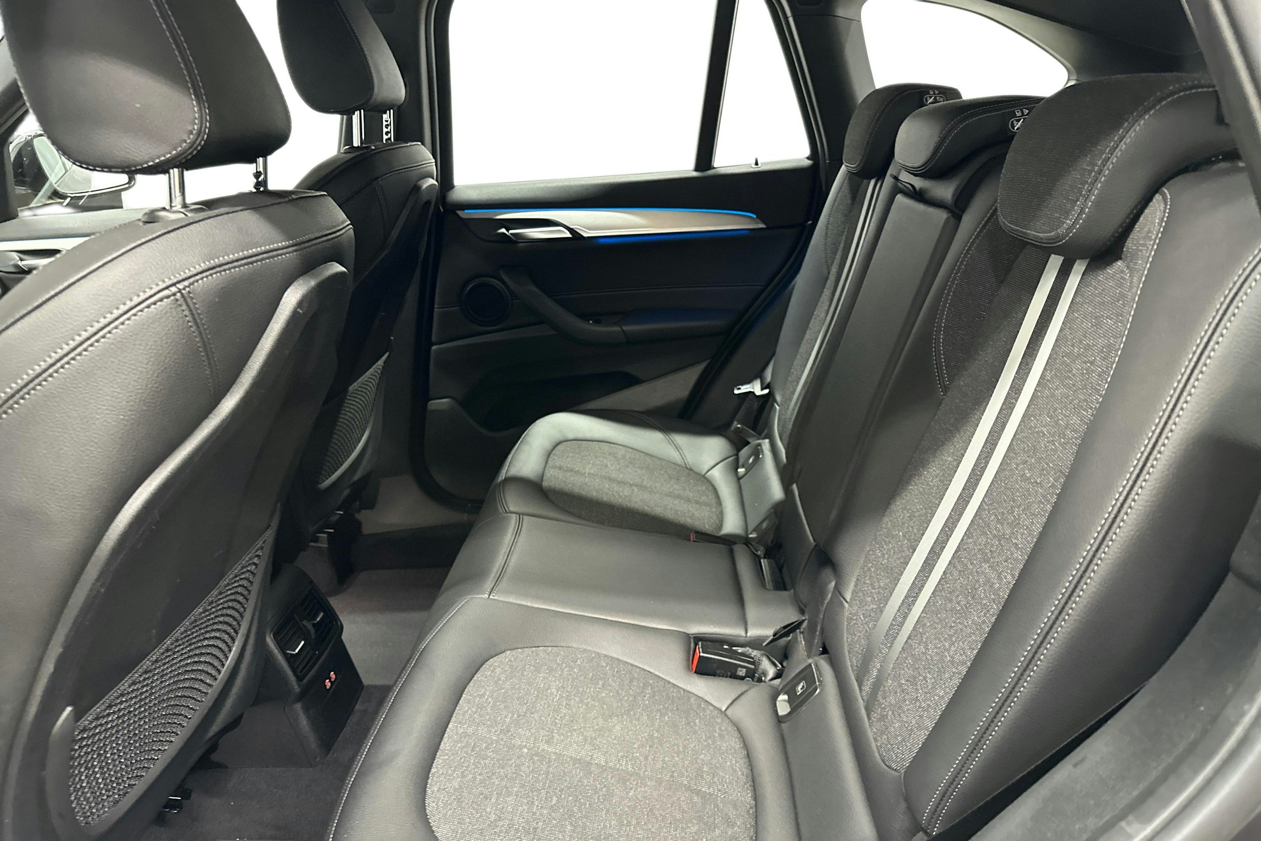 harmaa BMW X1 2021 kuva 8.