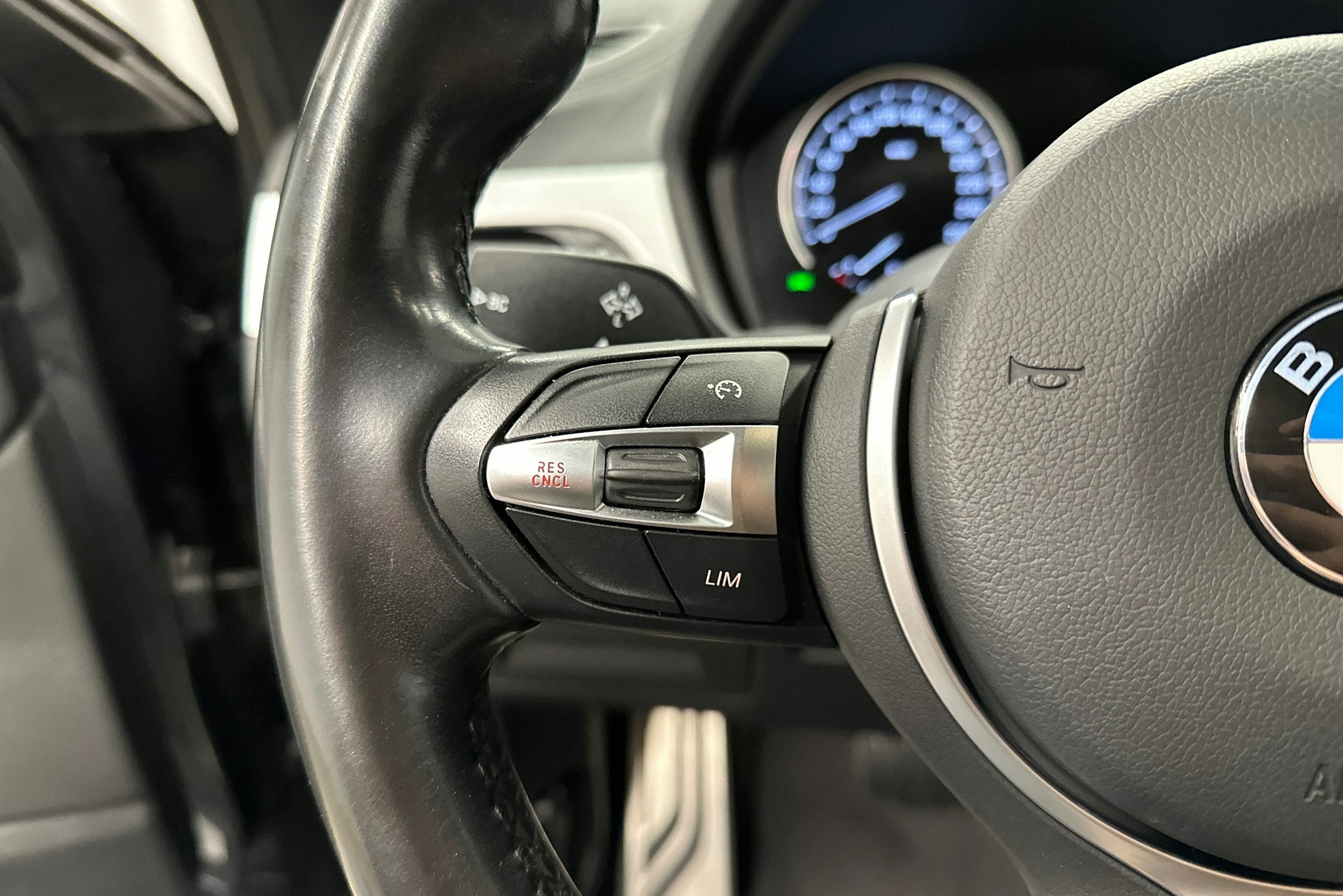 harmaa BMW X1 2021 kuva 11.