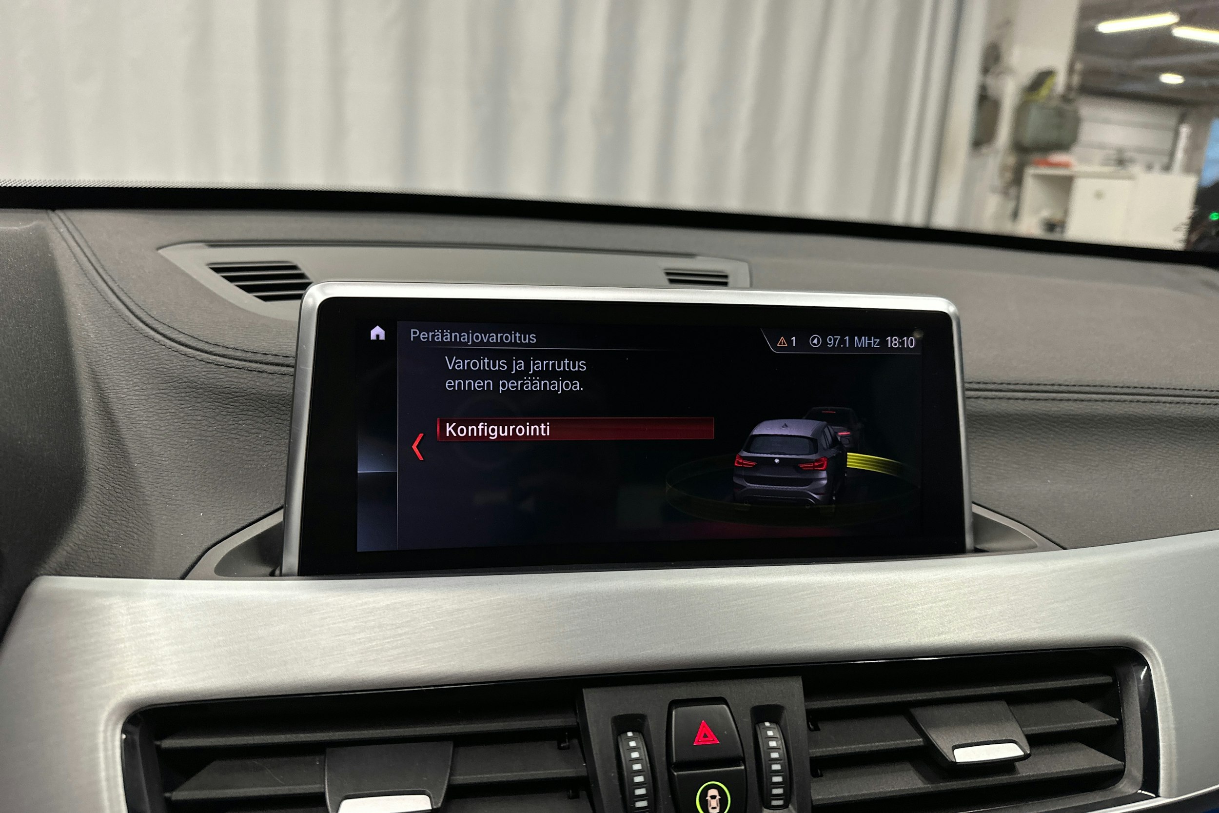harmaa BMW X1 2021 kuva 16.