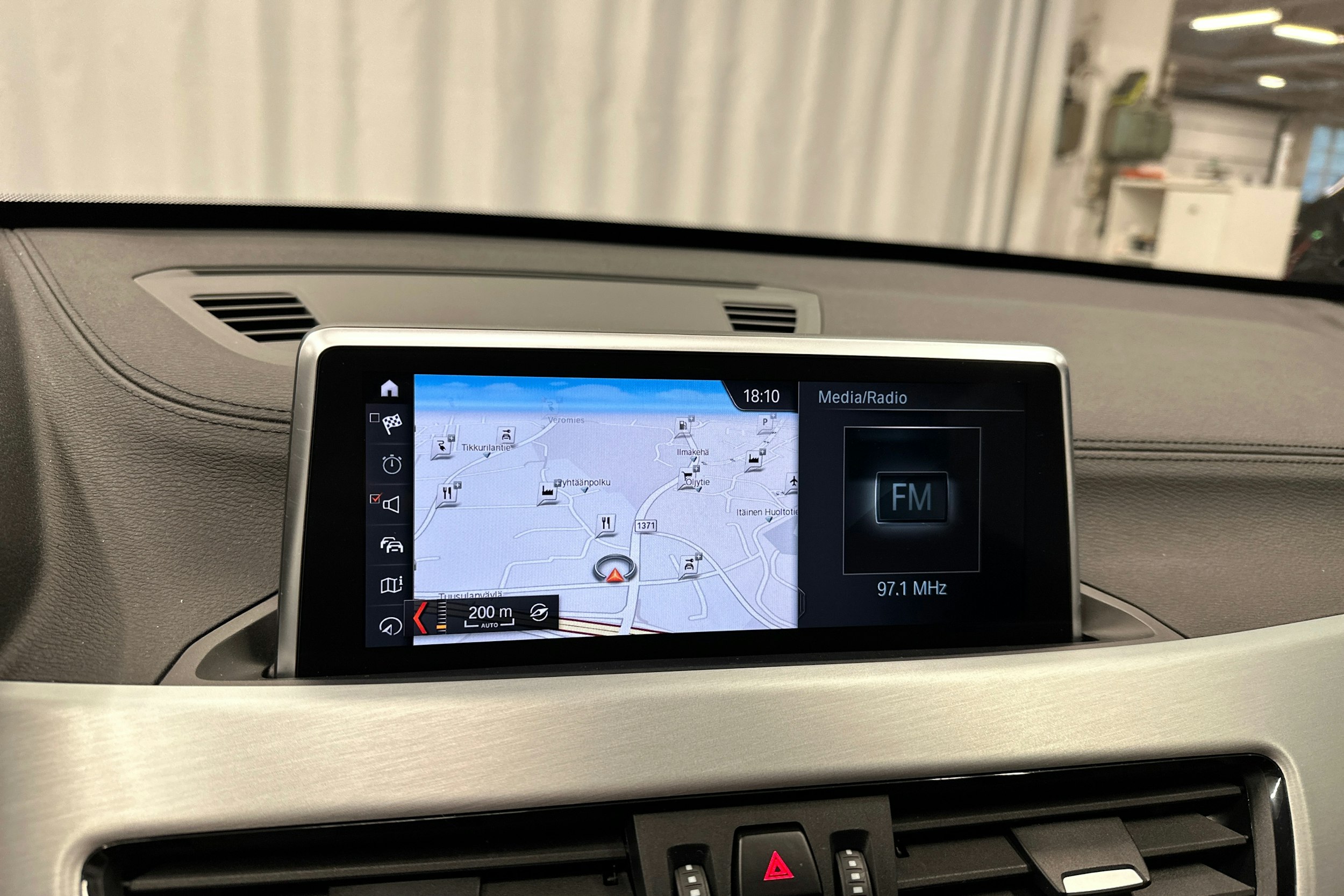 harmaa BMW X1 2021 kuva 17.