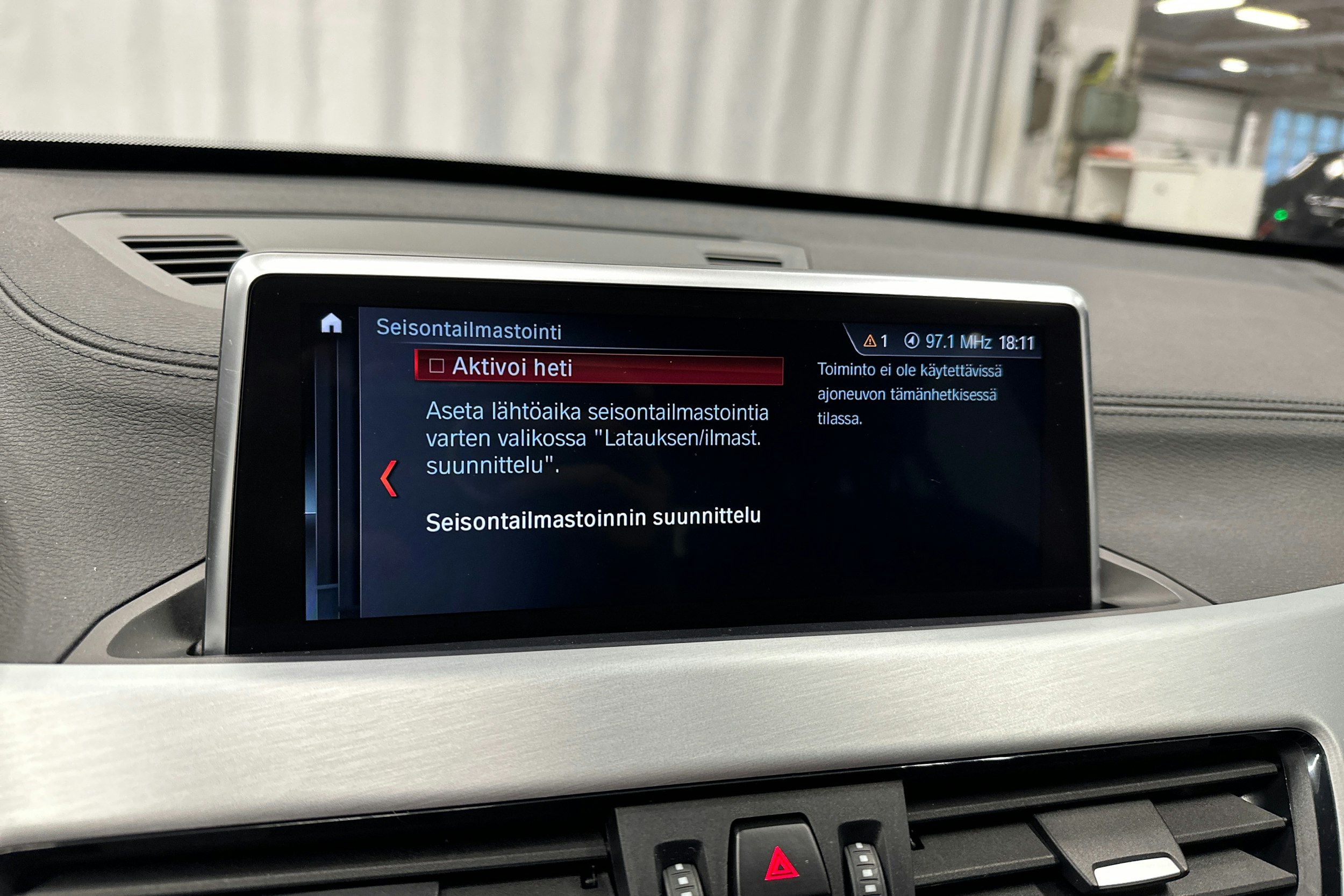harmaa BMW X1 2021 kuva 18.