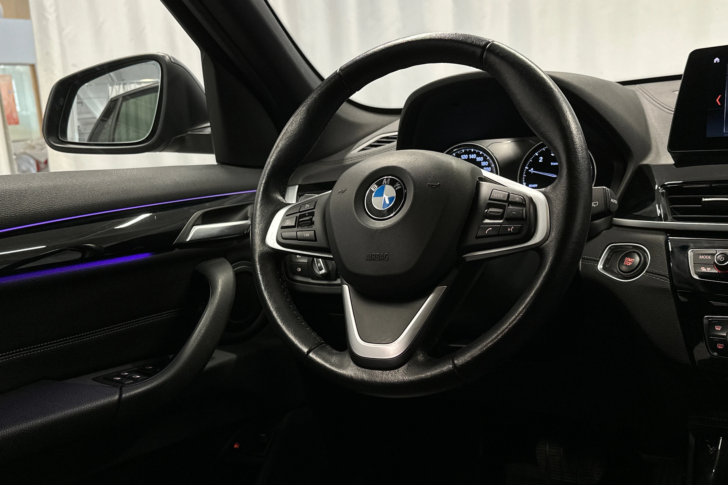 harmaa BMW X1 2021 kuva 19.