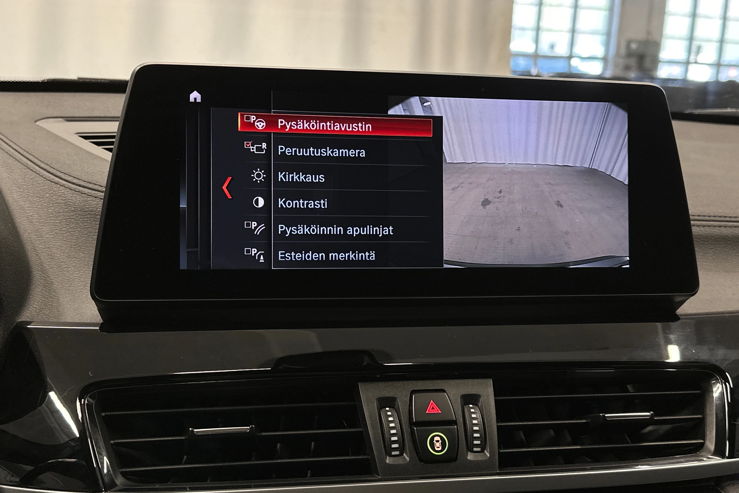 harmaa BMW X1 2021 kuva 33.