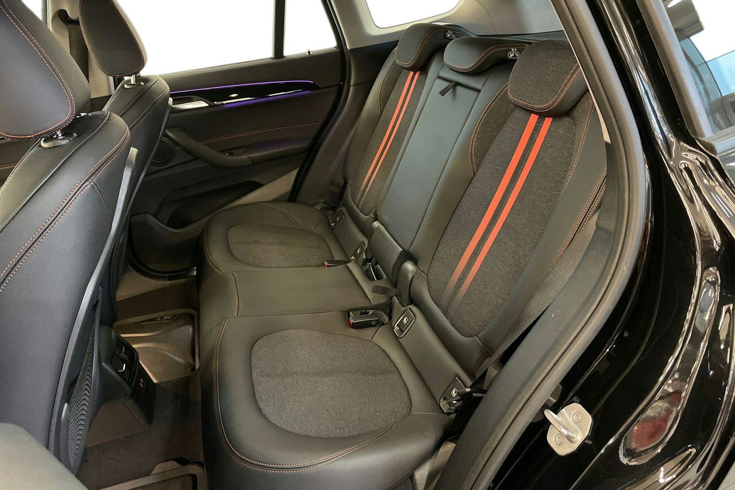 met. musta BMW X1 2021 kuva 8.