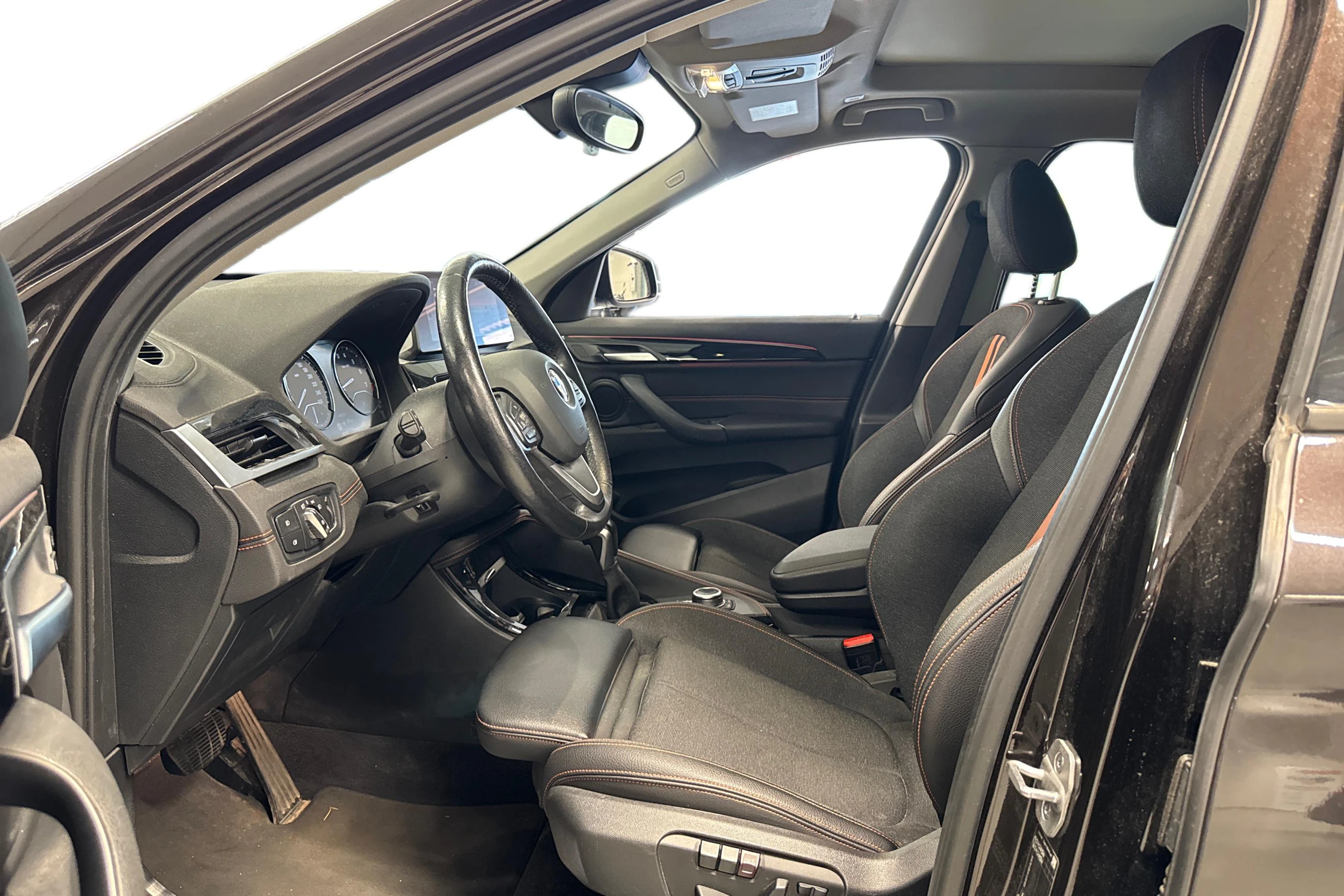 ruskea (beige) BMW X1 2021 kuva 3.