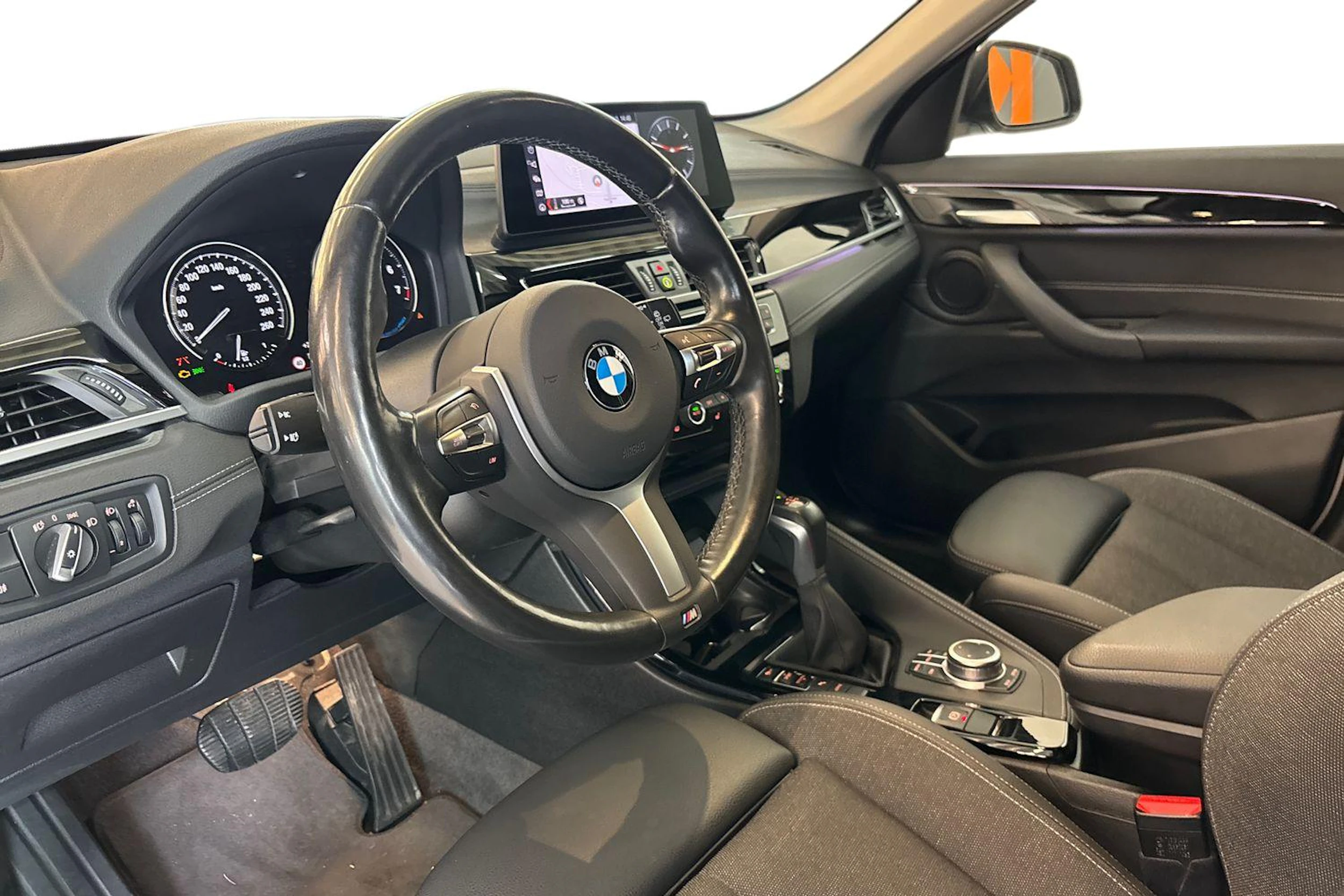 Hopea BMW X1 2021 kuva 6.