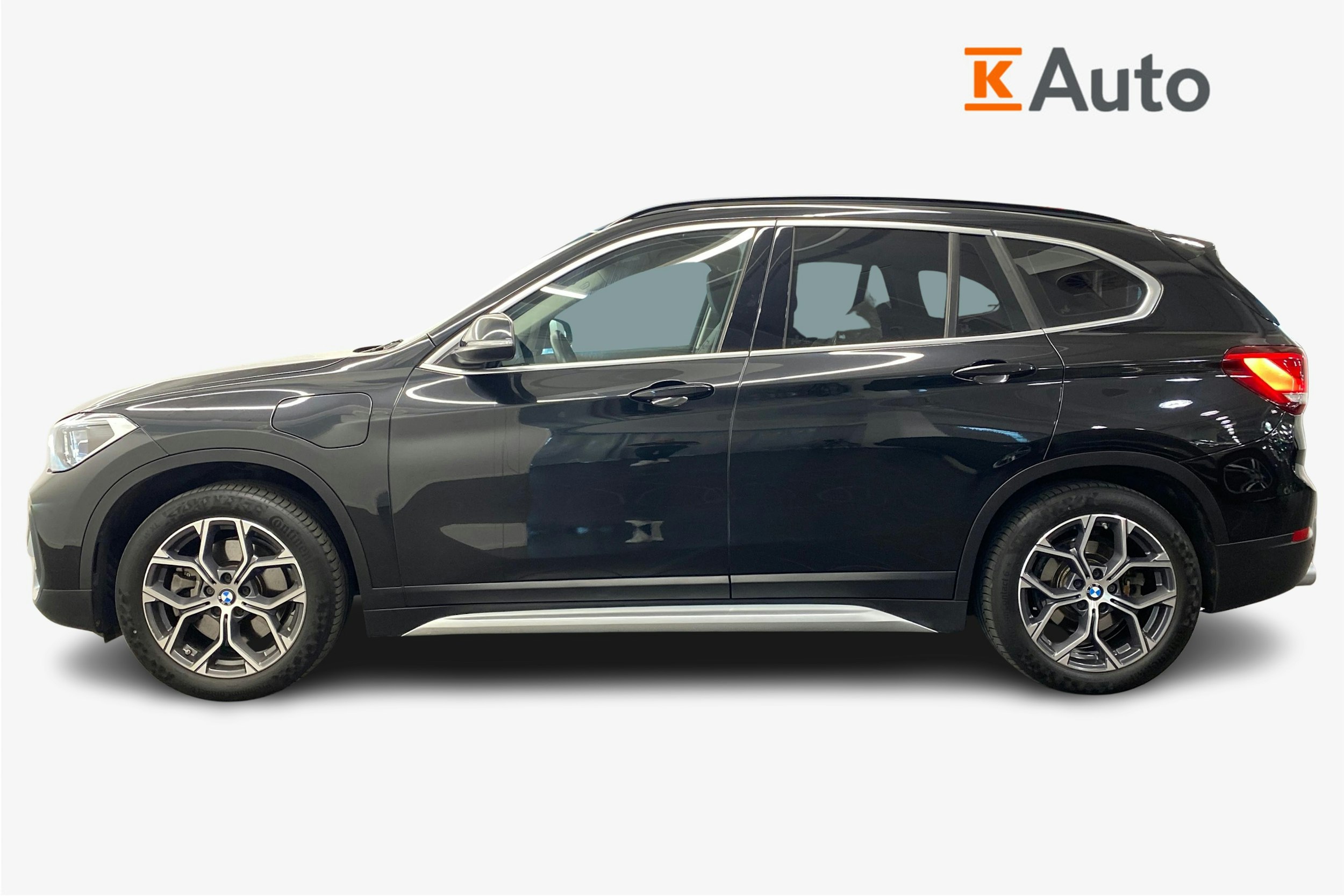 musta BMW X1 2021 kuva 6.