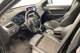 musta BMW X1 2021 kuva 7.