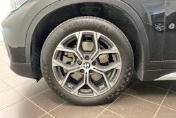 musta BMW X1 2021 kuva 11.