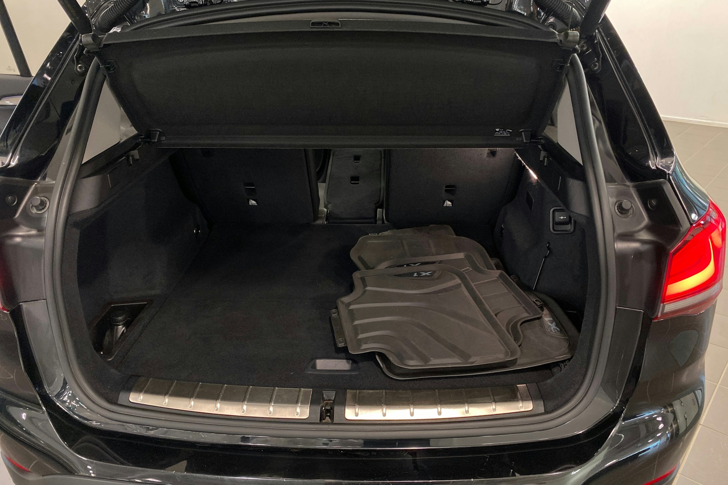 musta BMW X1 2021 kuva 15.