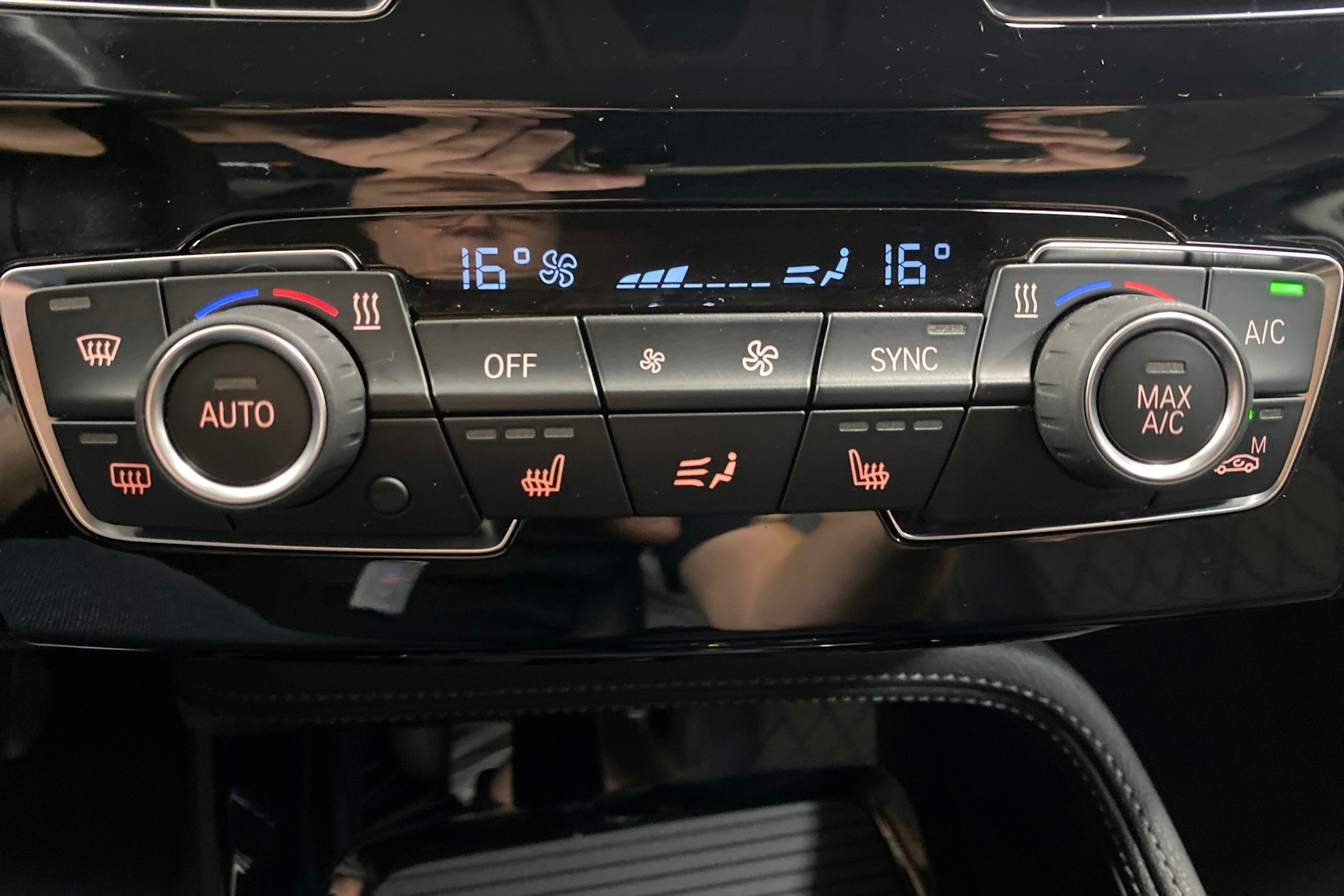 musta BMW X1 2021 kuva 27.