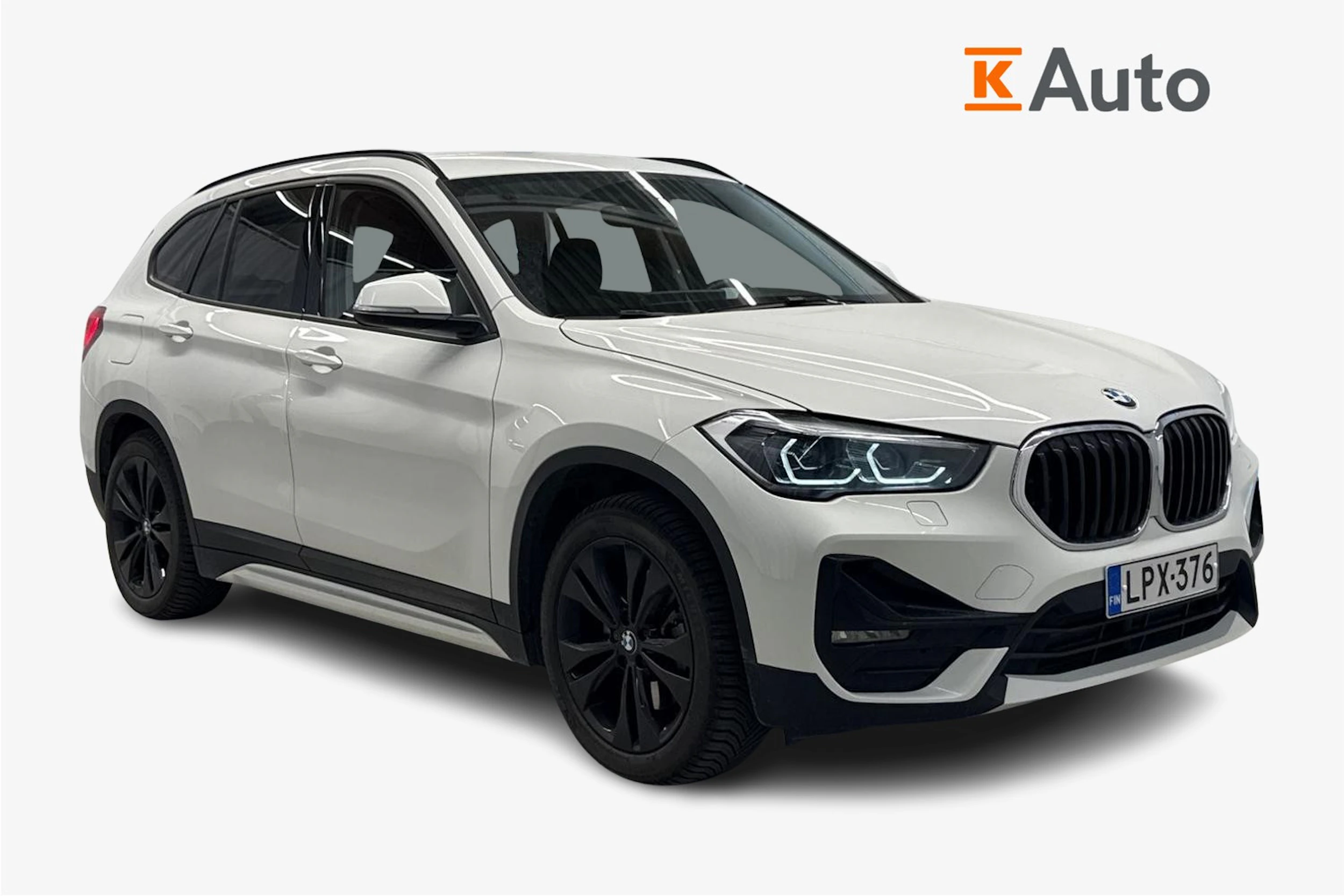 valkoinen BMW X1 2021 kuva 1.