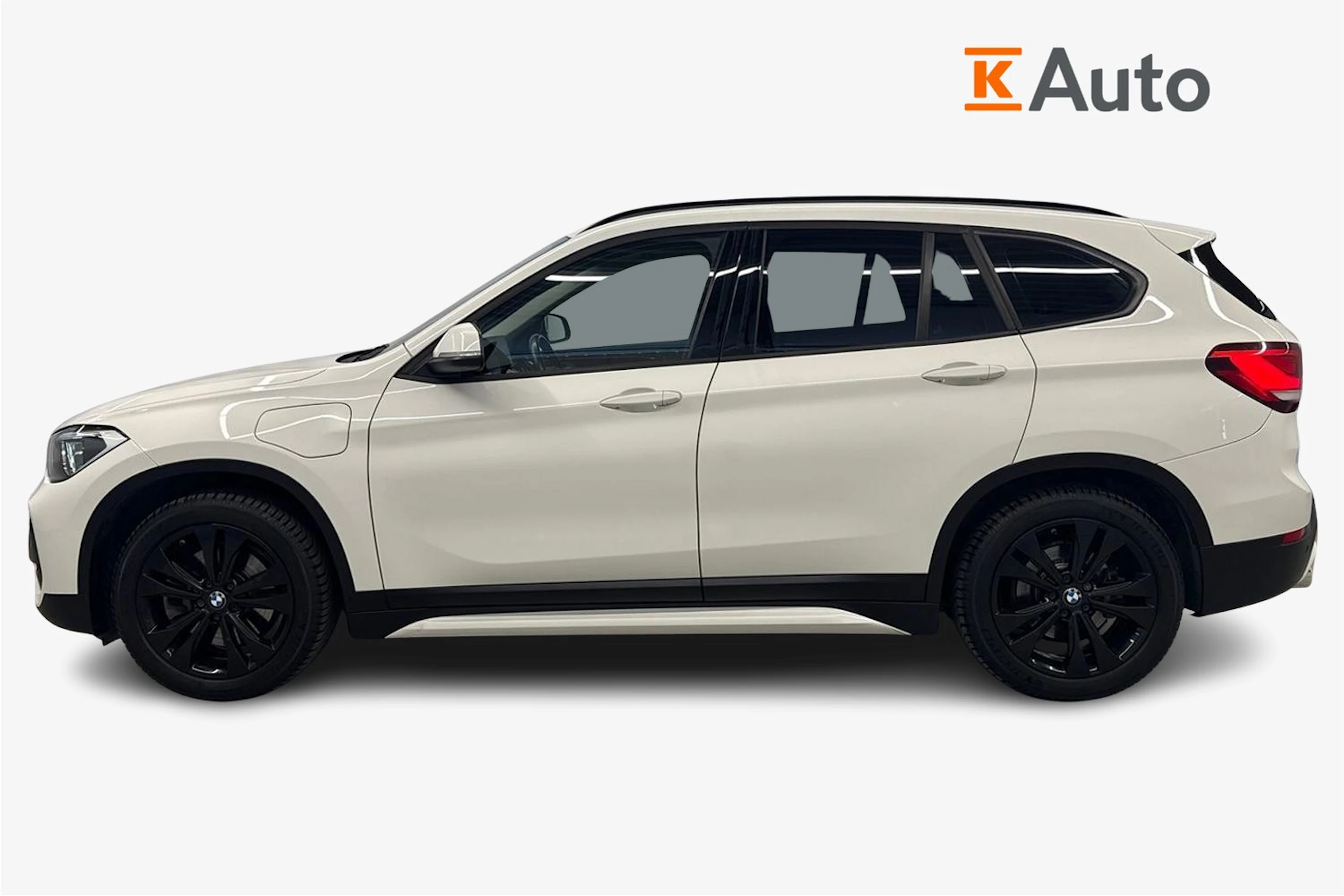 valkoinen BMW X1 2021 kuva 7.